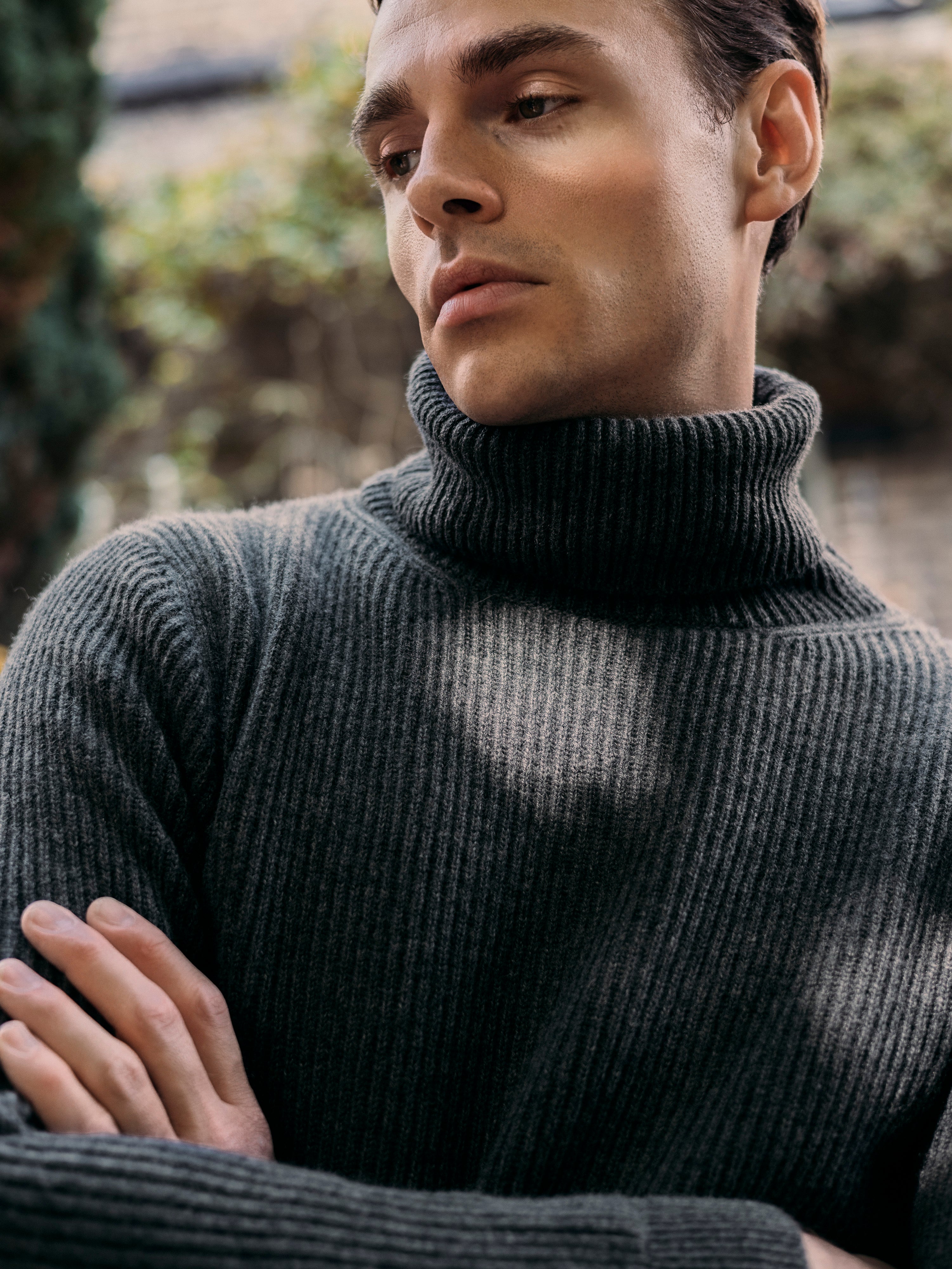 グレーメランジのカシミアリブサブマリーナーロールネック