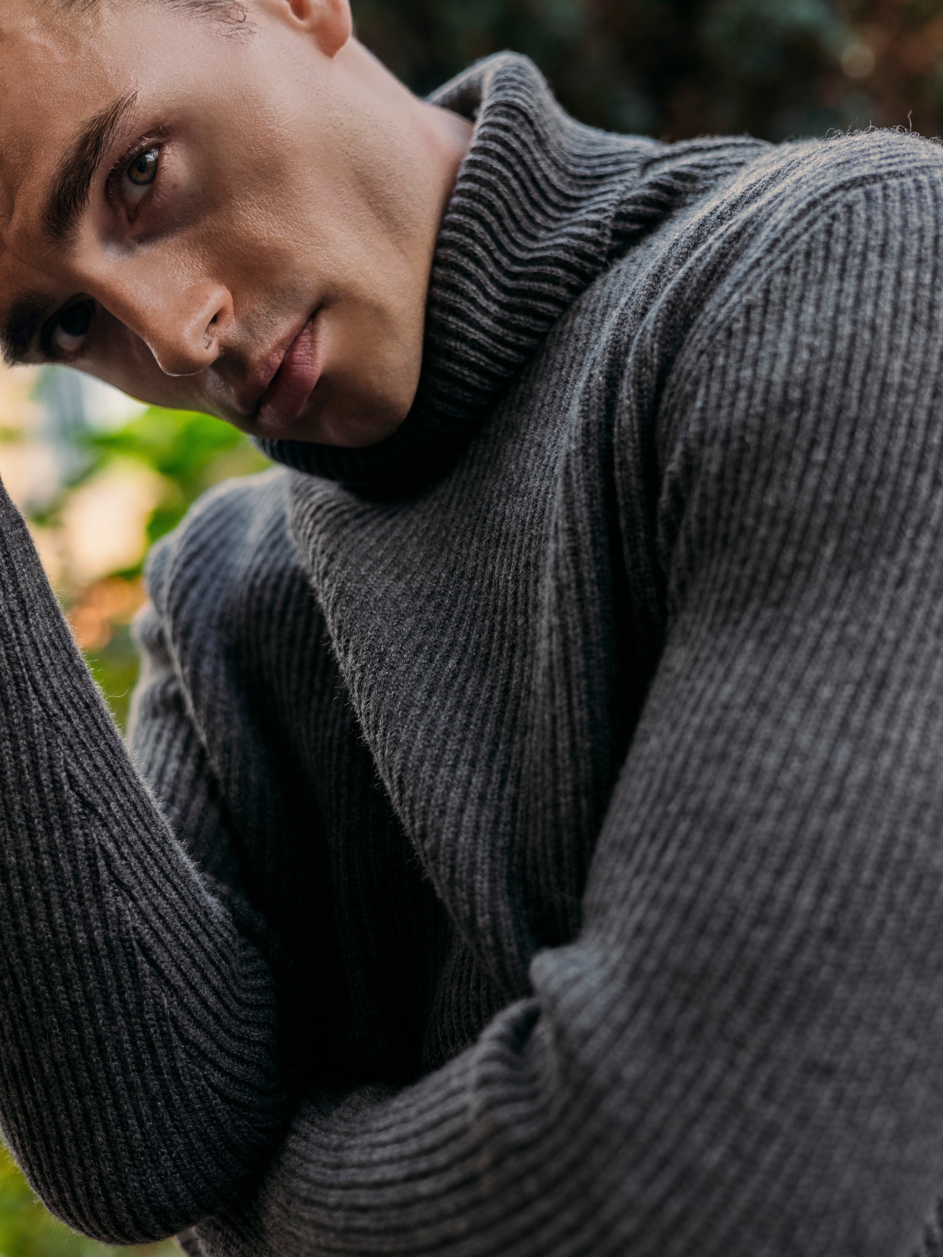 グレーメランジのカシミアリブサブマリーナーロールネック