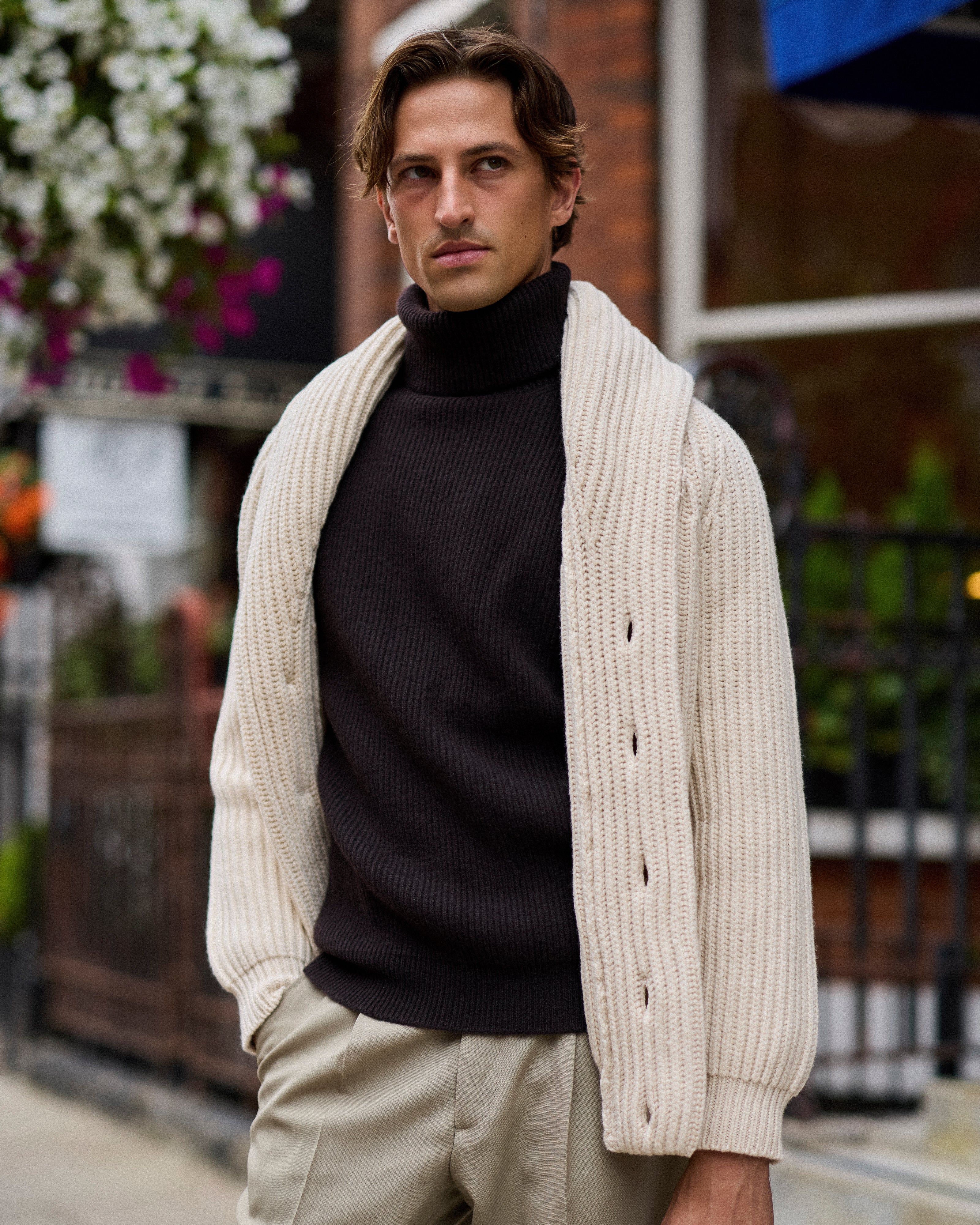 エクリュの極細ラムウールショールカラーカーディガン