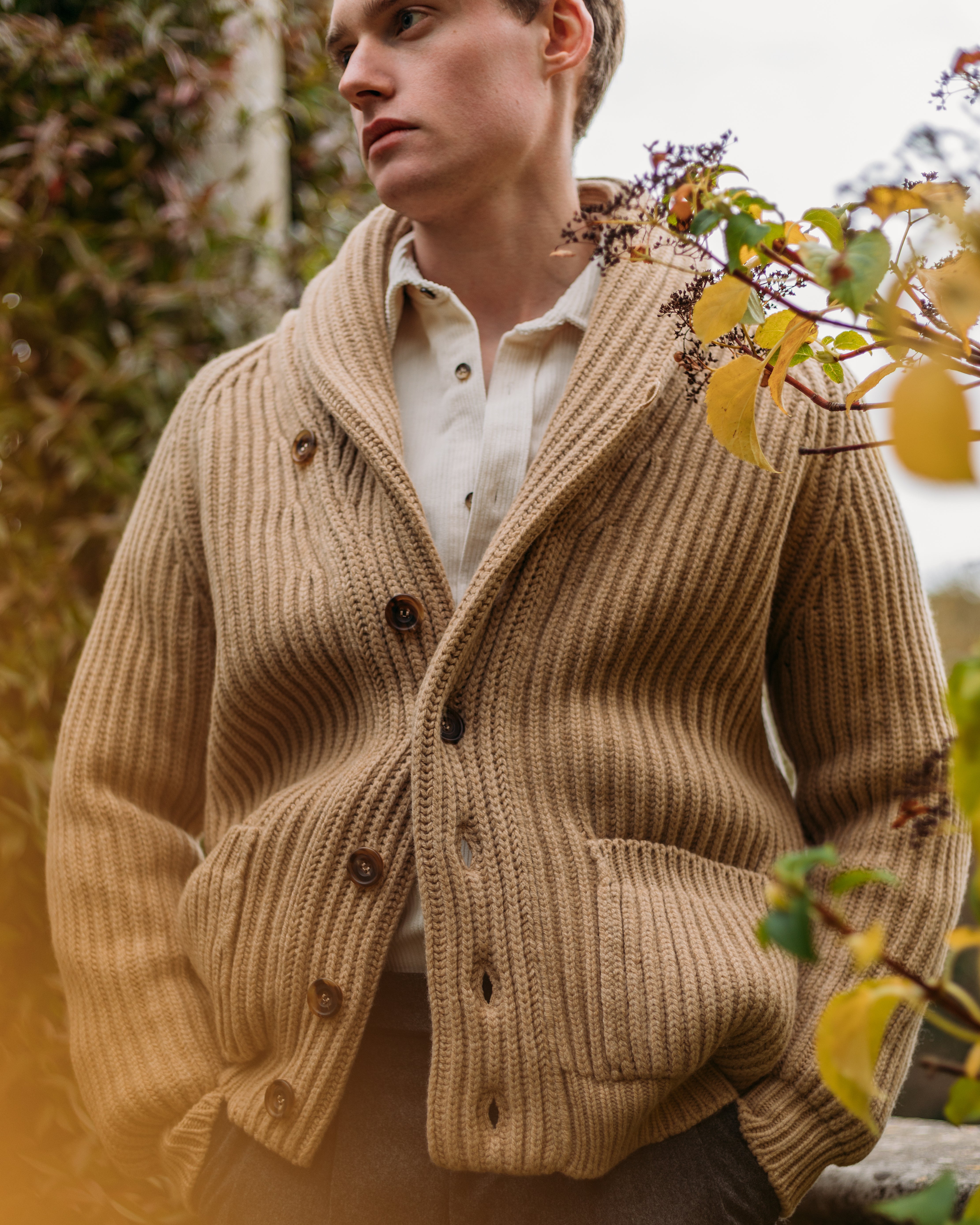 極細ラムウールのショールカラーカーディガン(キャメル)