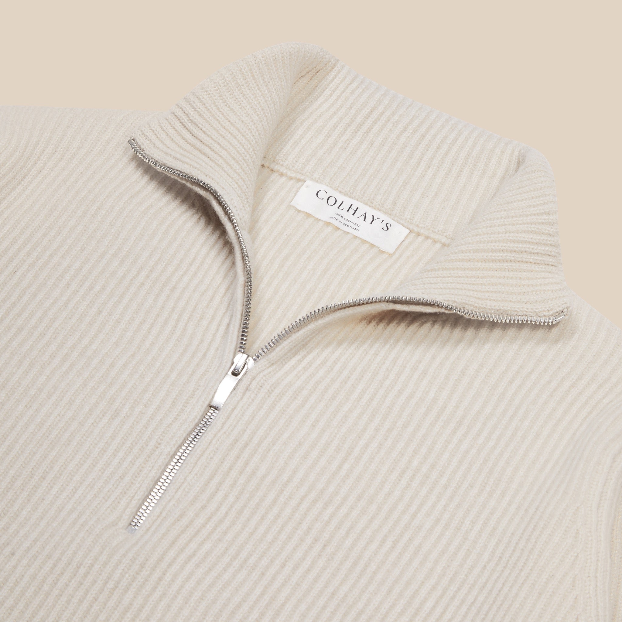 エクリュのカシミアアルパインハーフジップセーター