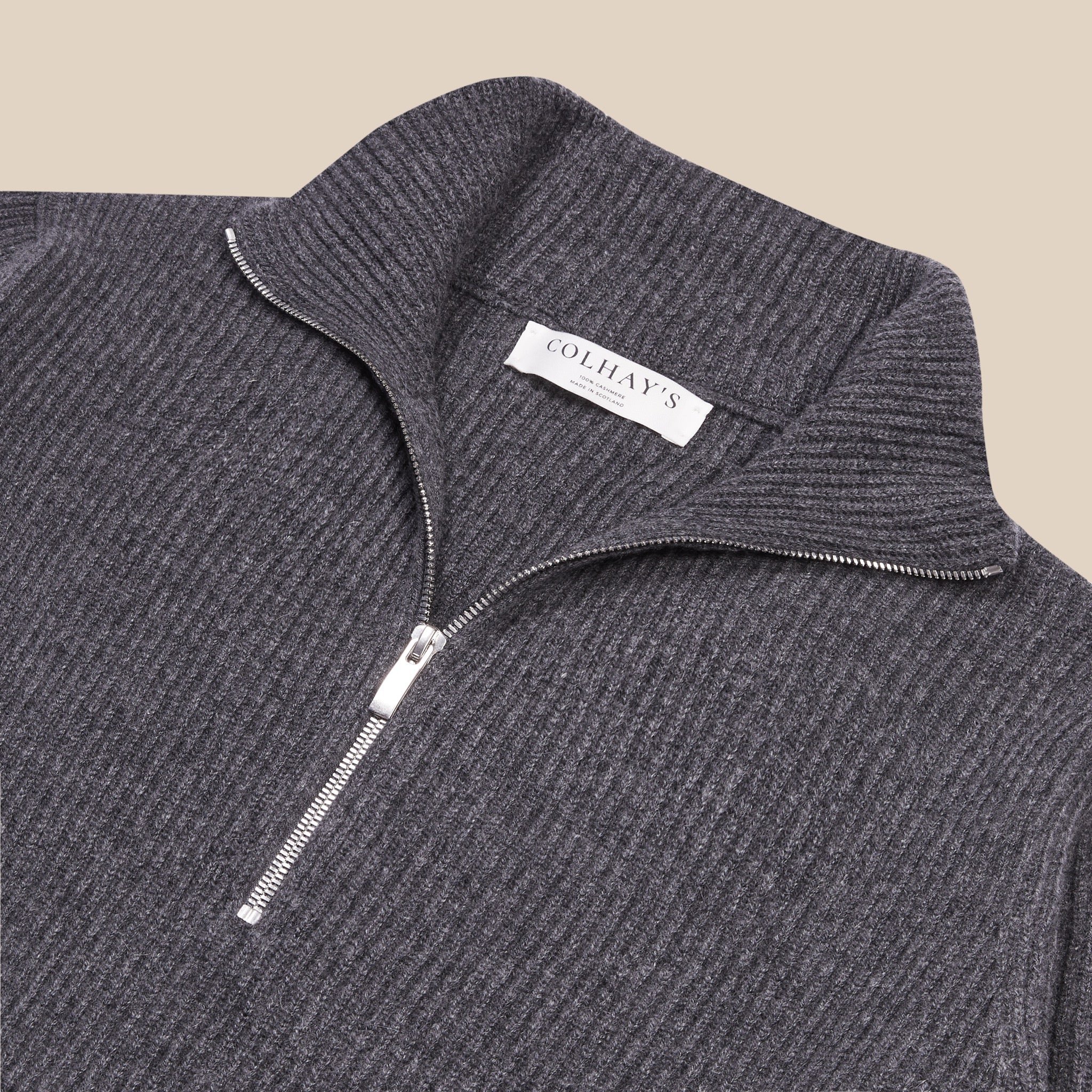 グレーメランジのカシミアアルパインハーフジップセーター