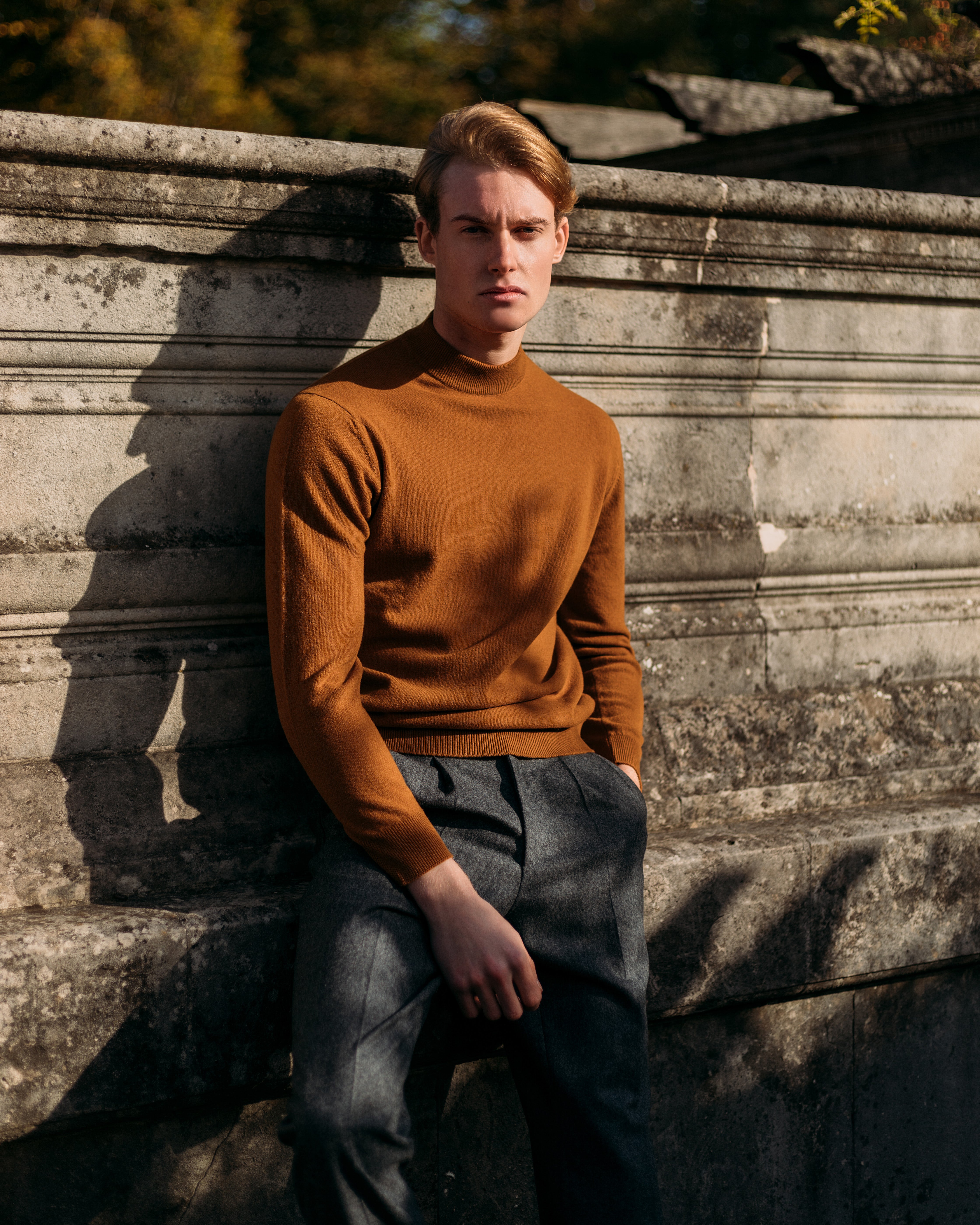 極細ラムウールのモックネック(ヴィンテージキャメル)