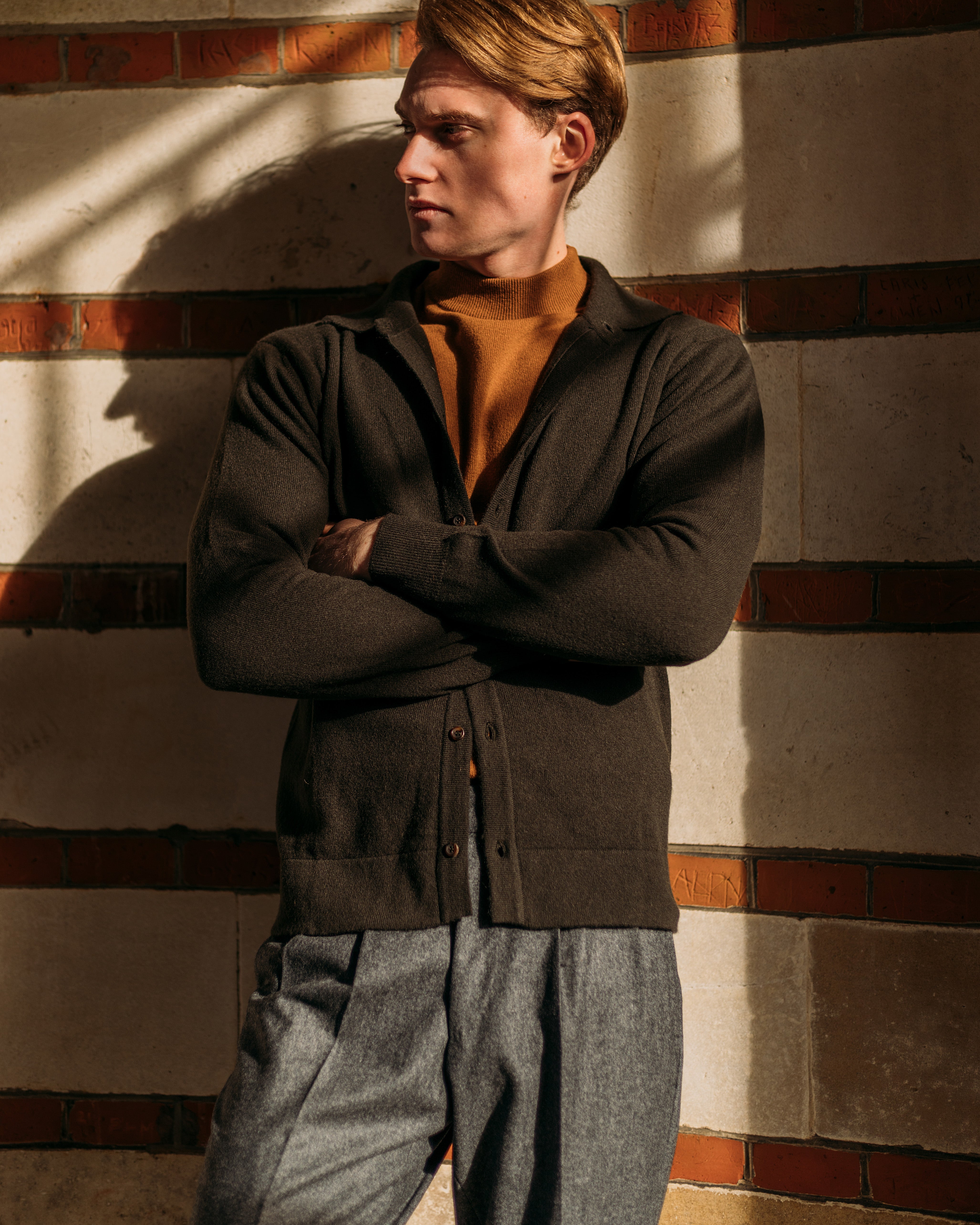 極細ラムウールのモックネック(ヴィンテージキャメル)