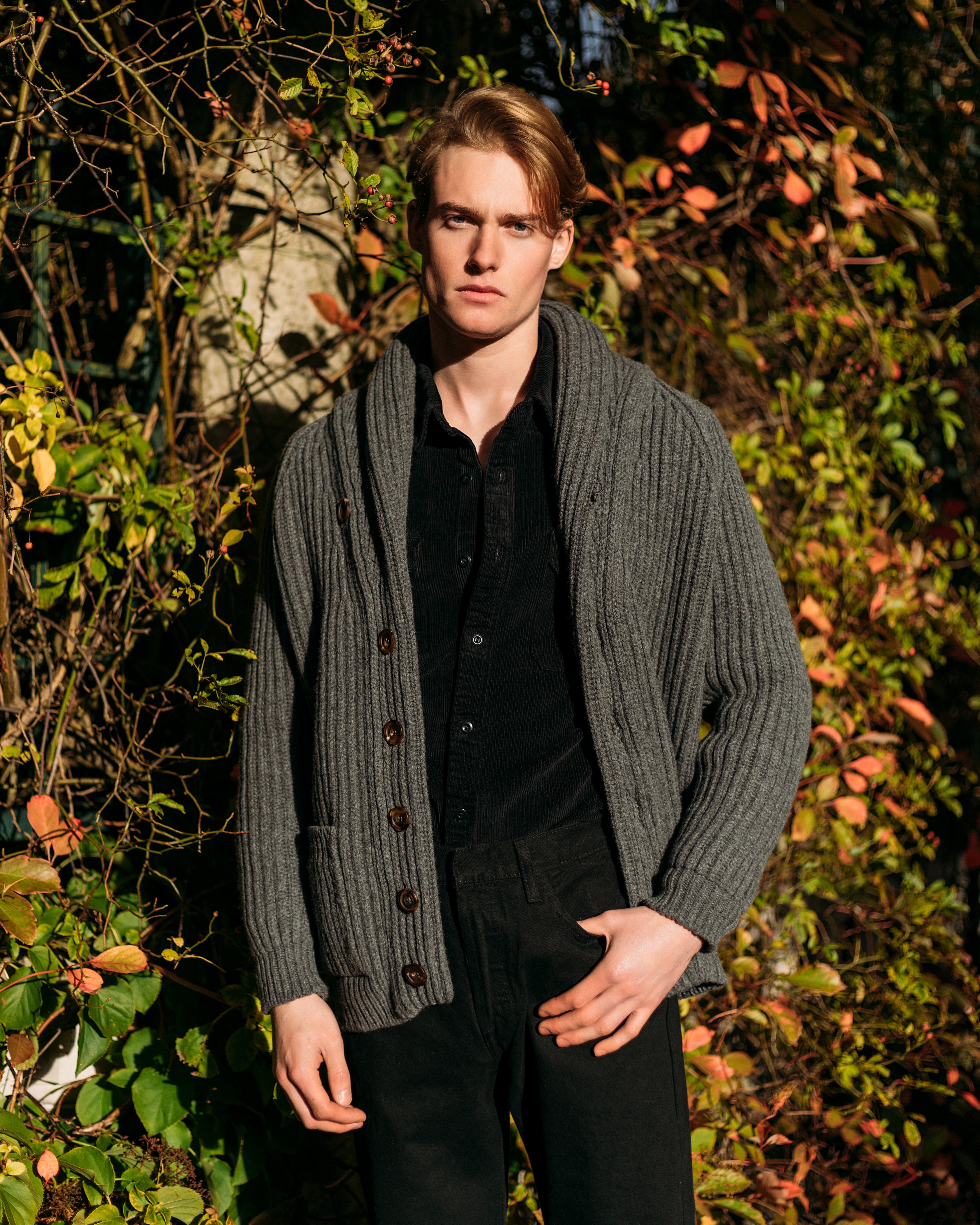 グレーメランジの極細ラムウールショールカラーカーディガン