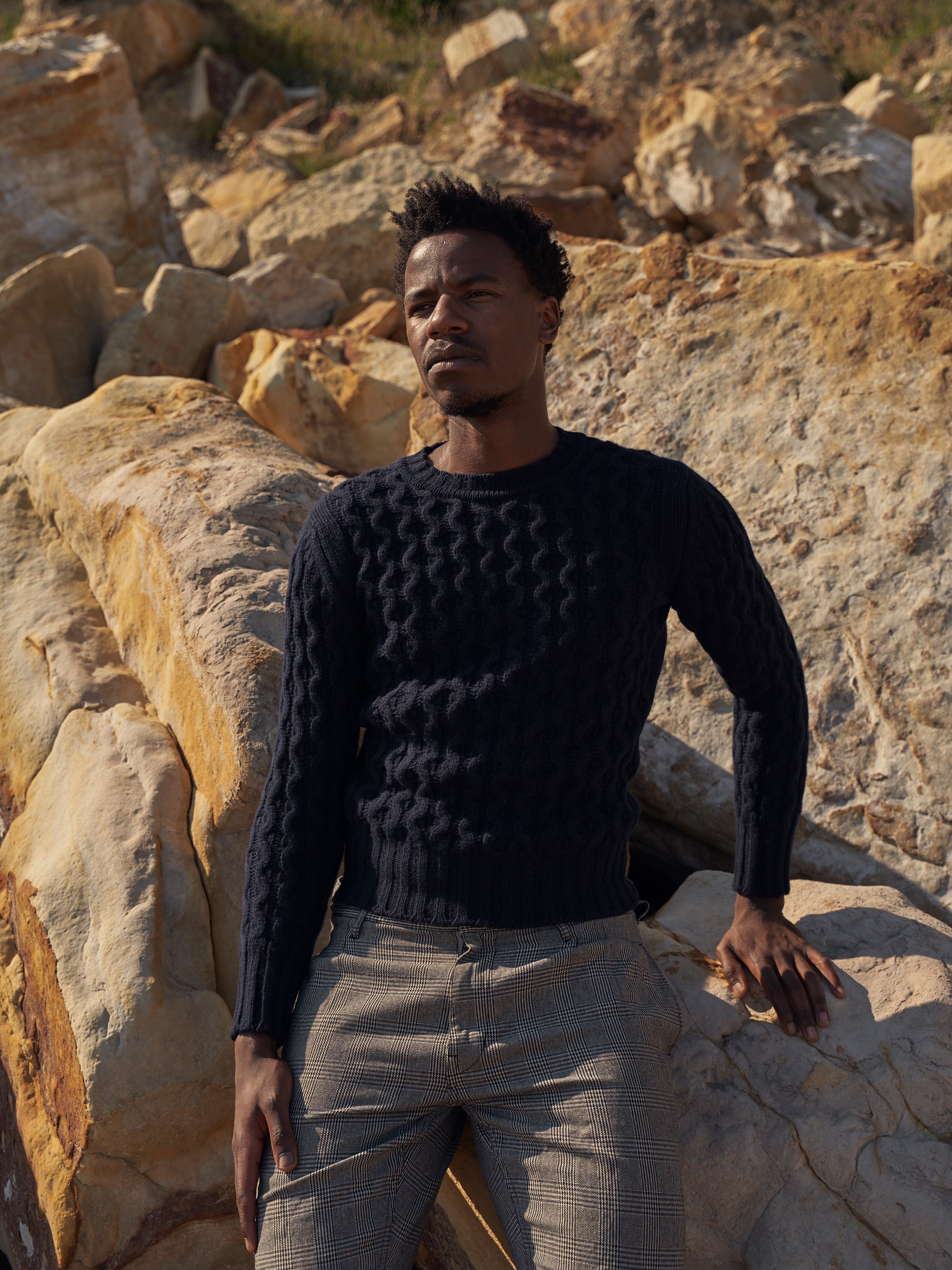 Lambswool cable knit crew neck in navy