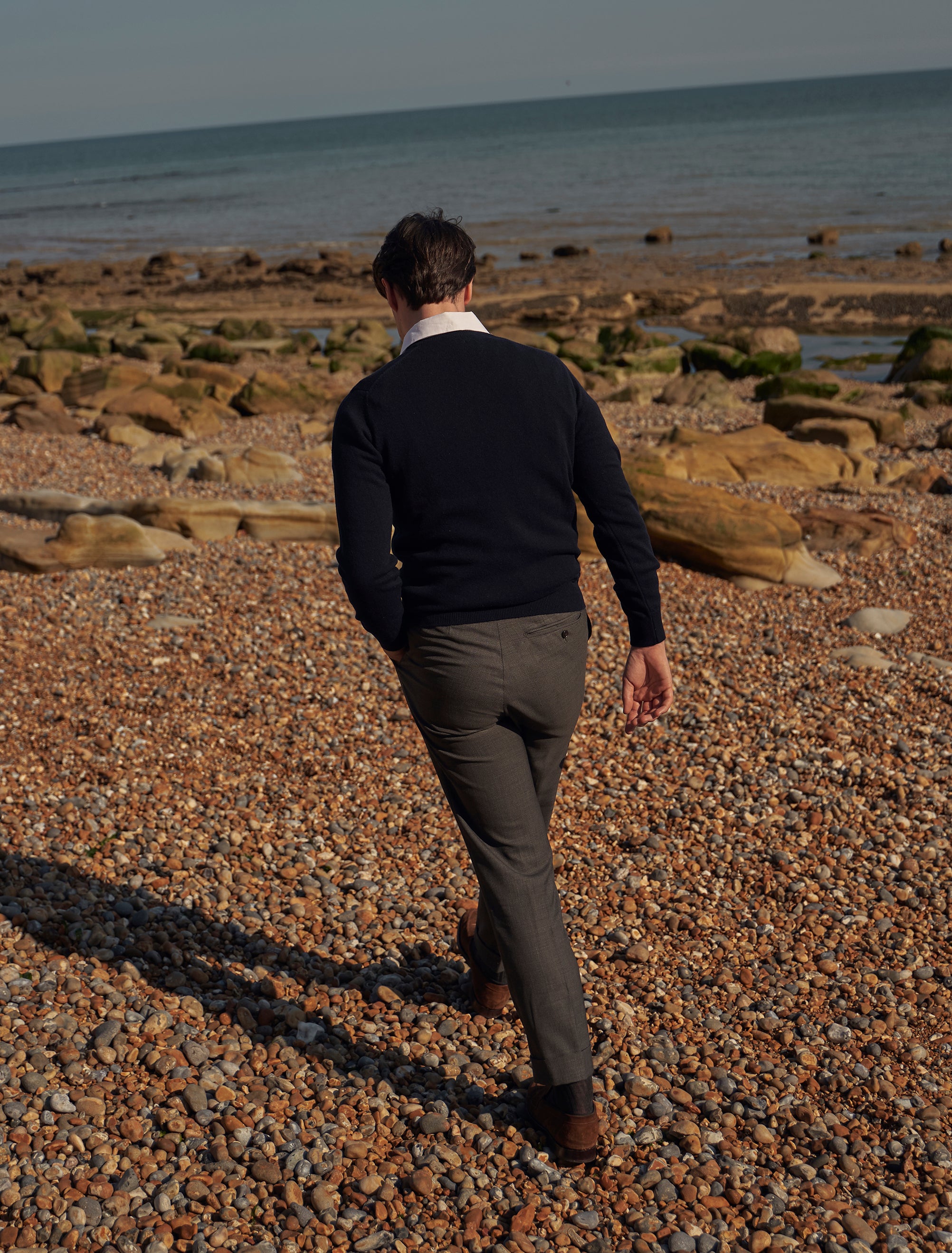 Cashmere v neck in navy