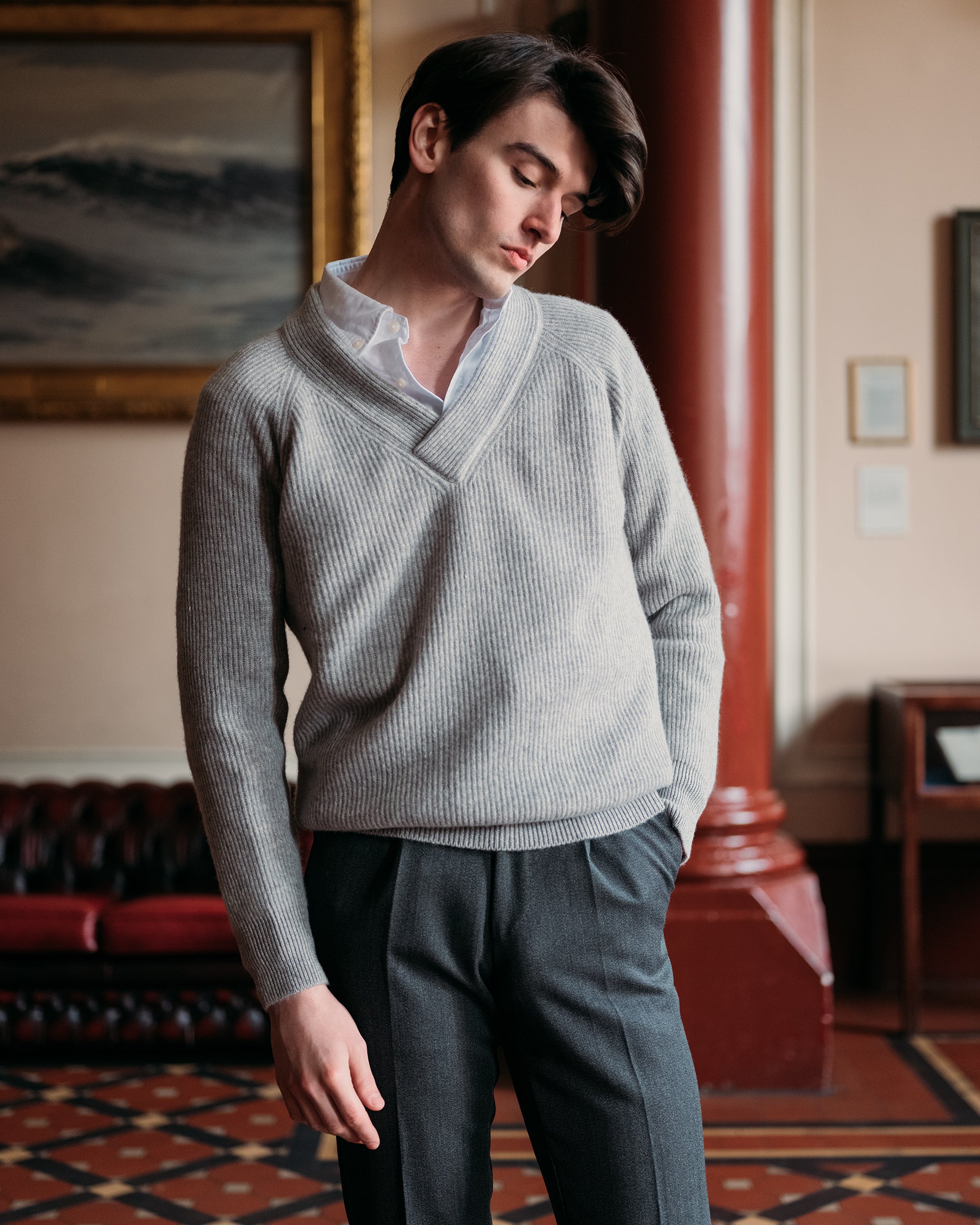 Cashmere linen ivy v neck in light grey