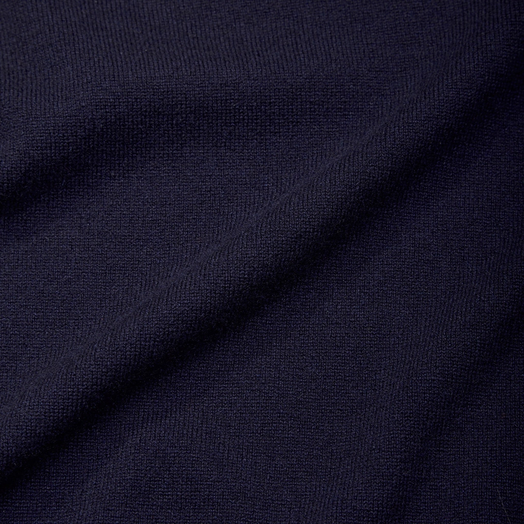 Cashmere v neck in navy