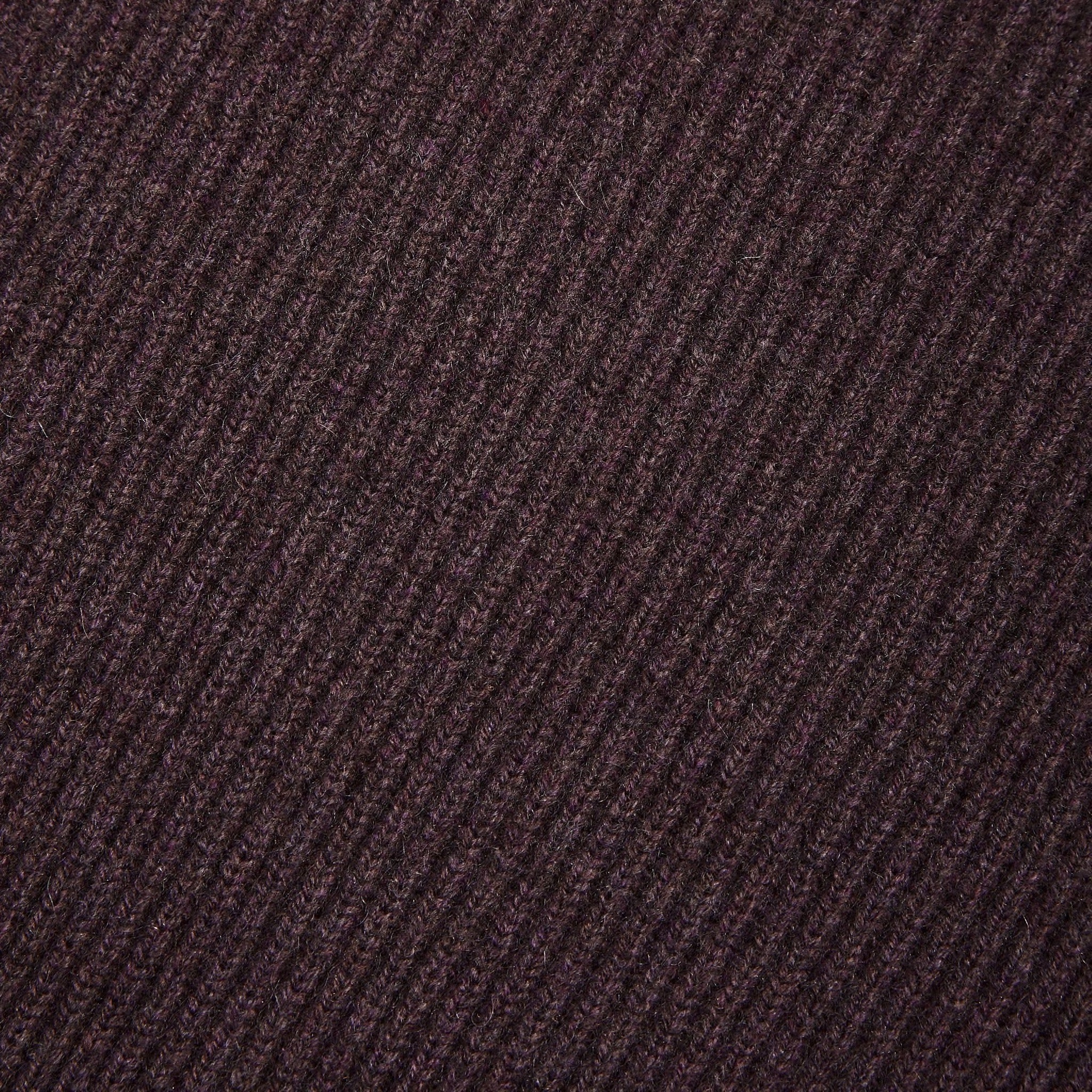 Cashmere rollneck in merlot