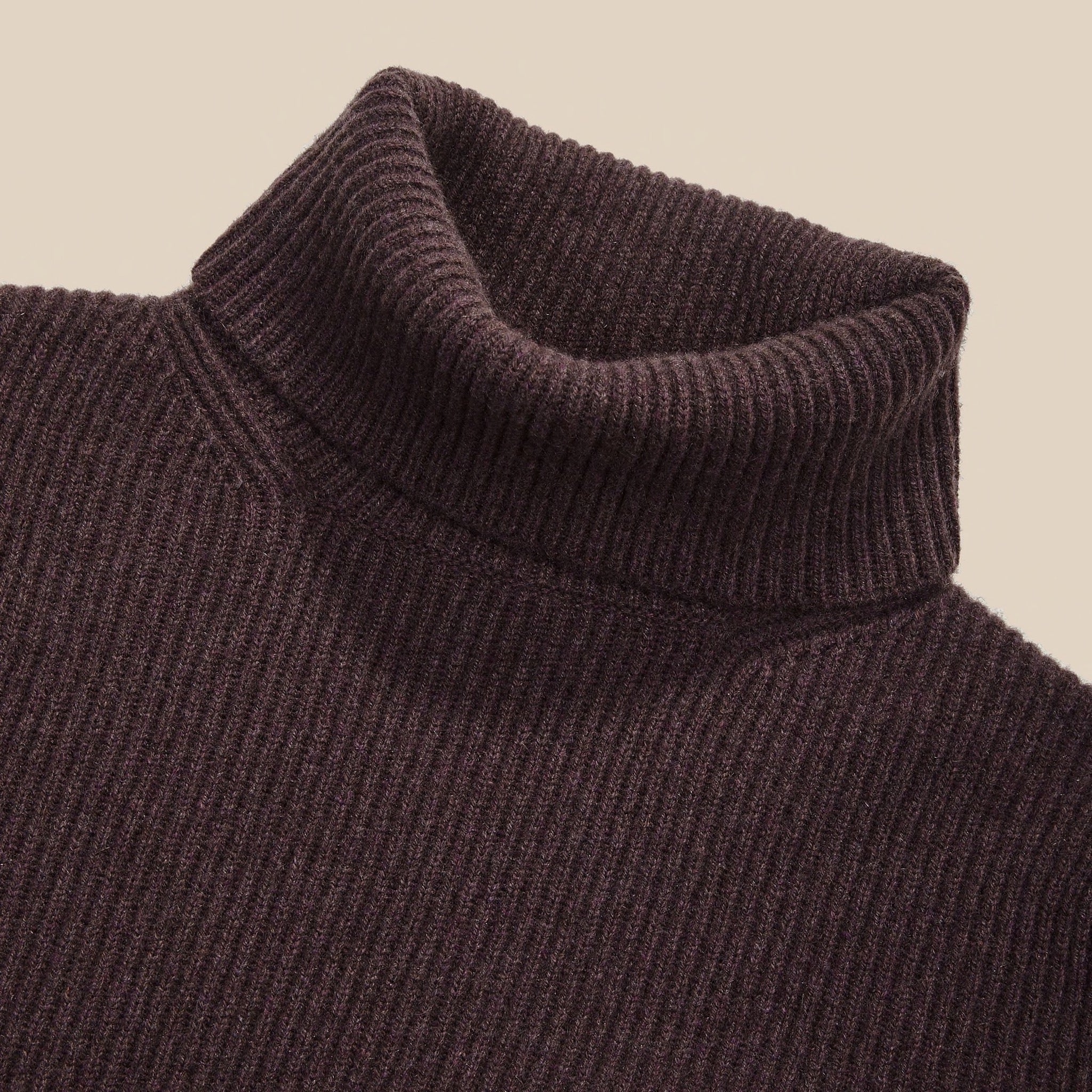 Cashmere rollneck in merlot