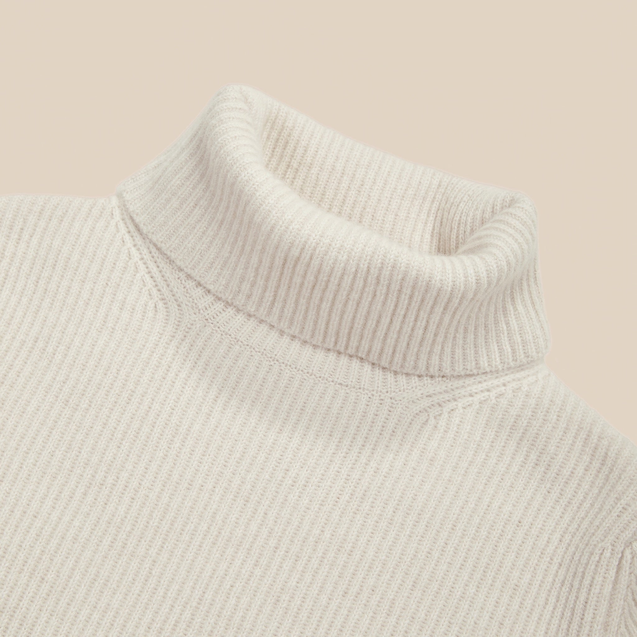 Cashmere rollneck in ecru