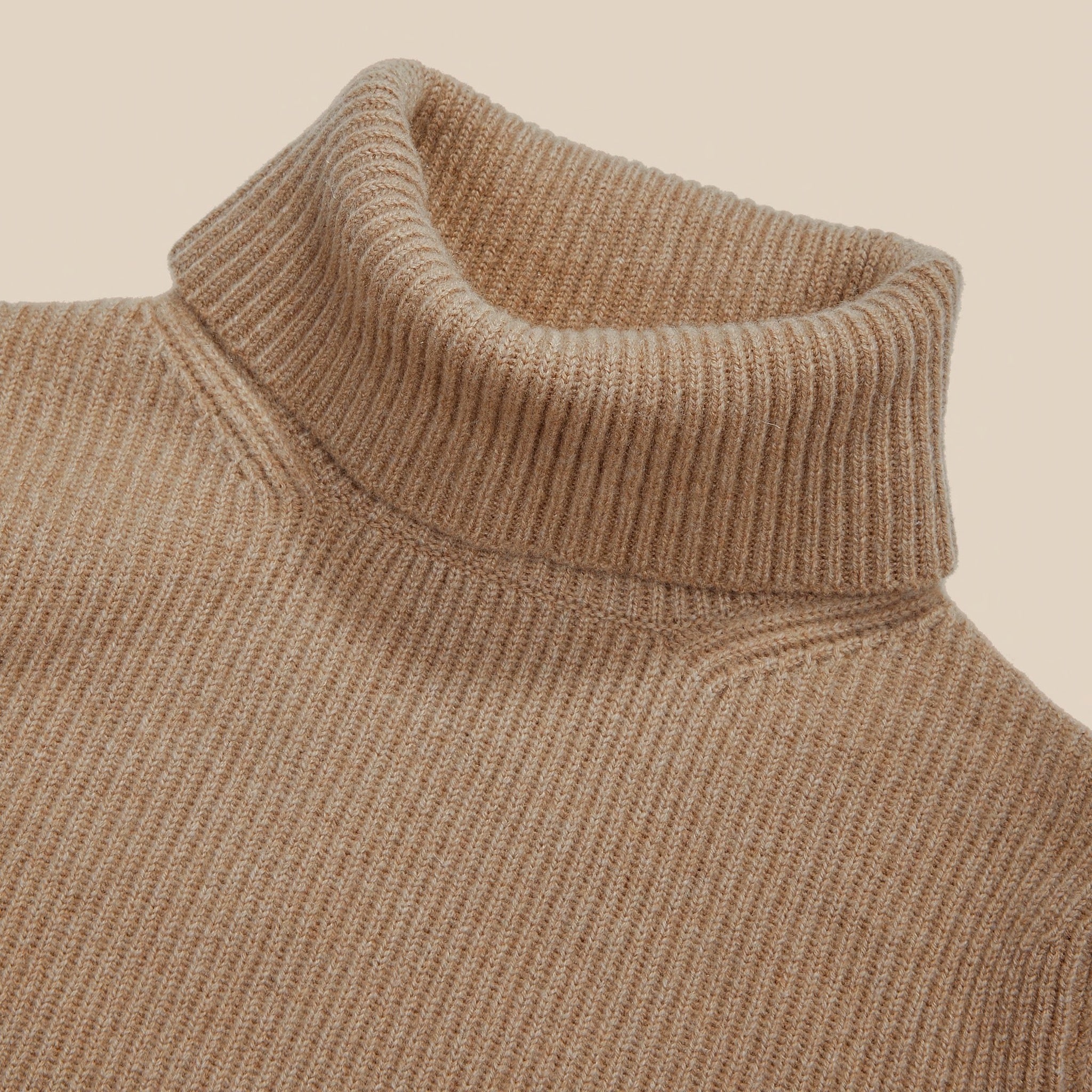 Cashmere rollneck in camel