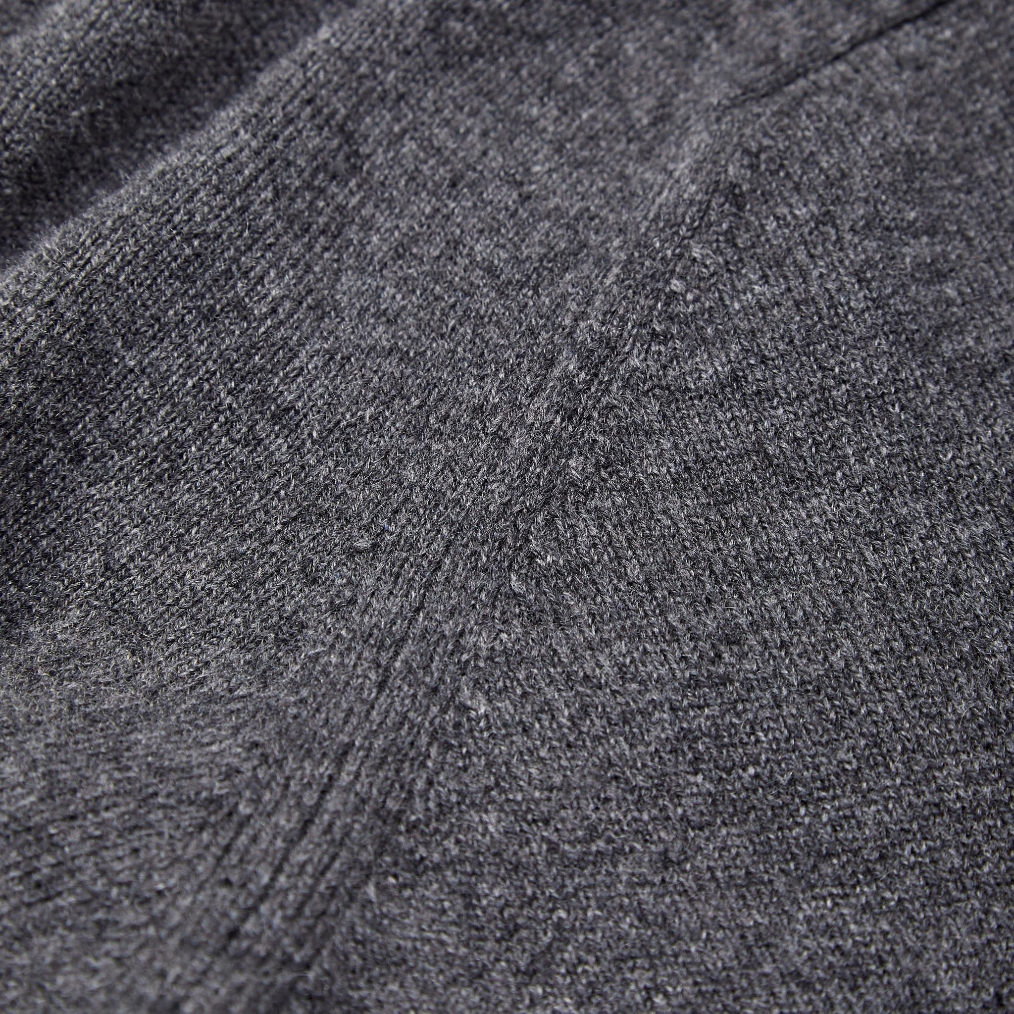 Cashmere v neck in grey