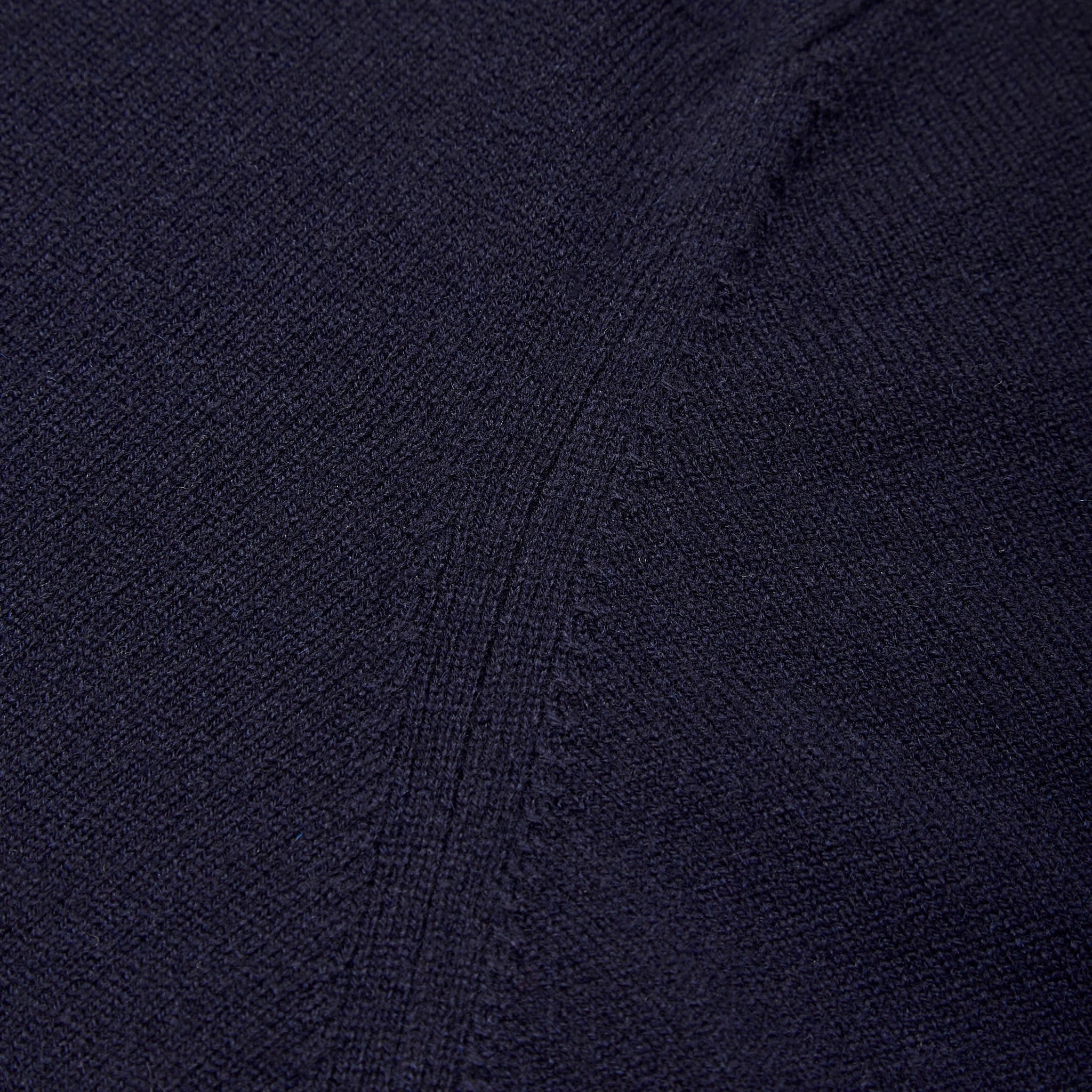 Cashmere v neck in navy