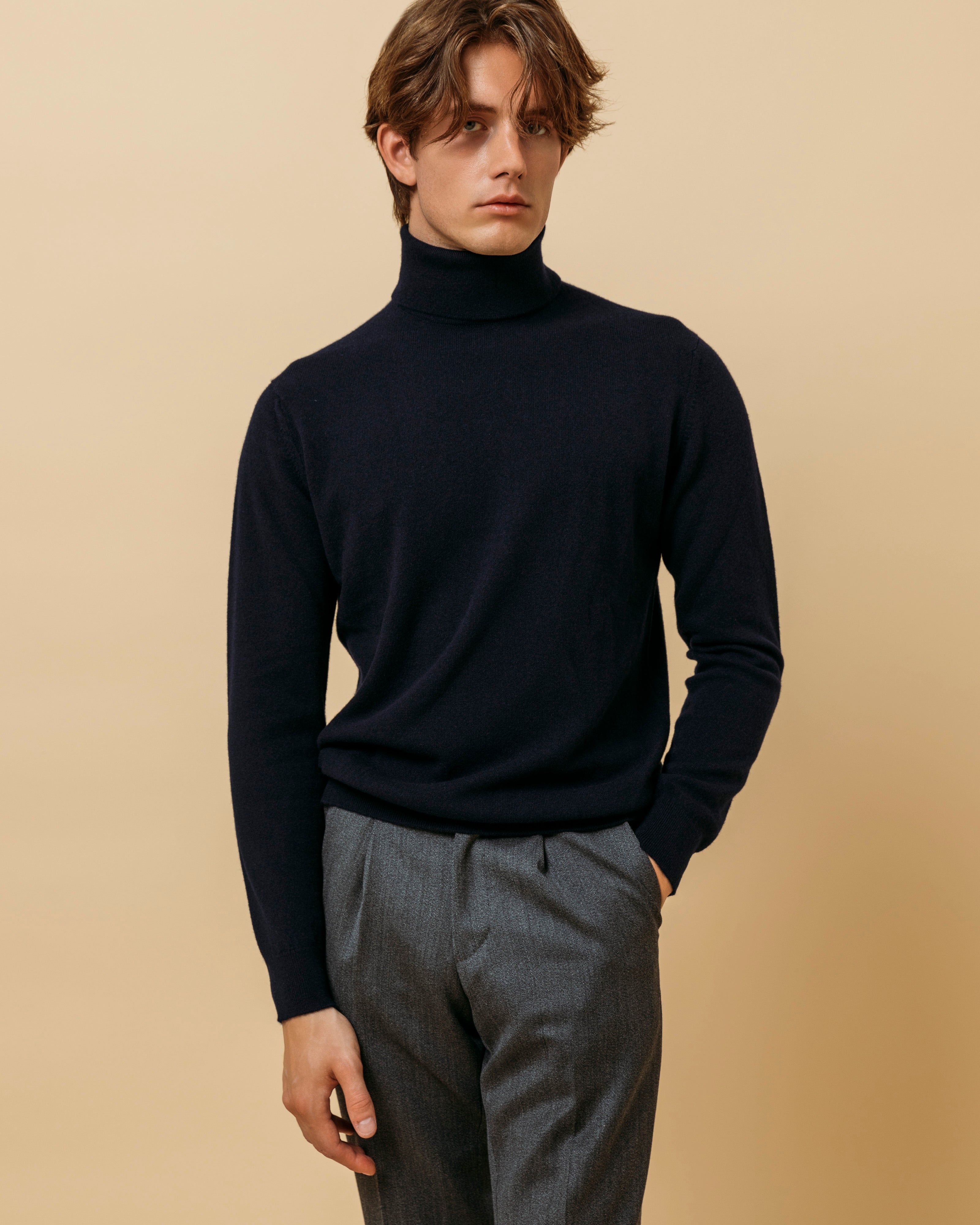 Cashmere Belmondo rollneck in navy