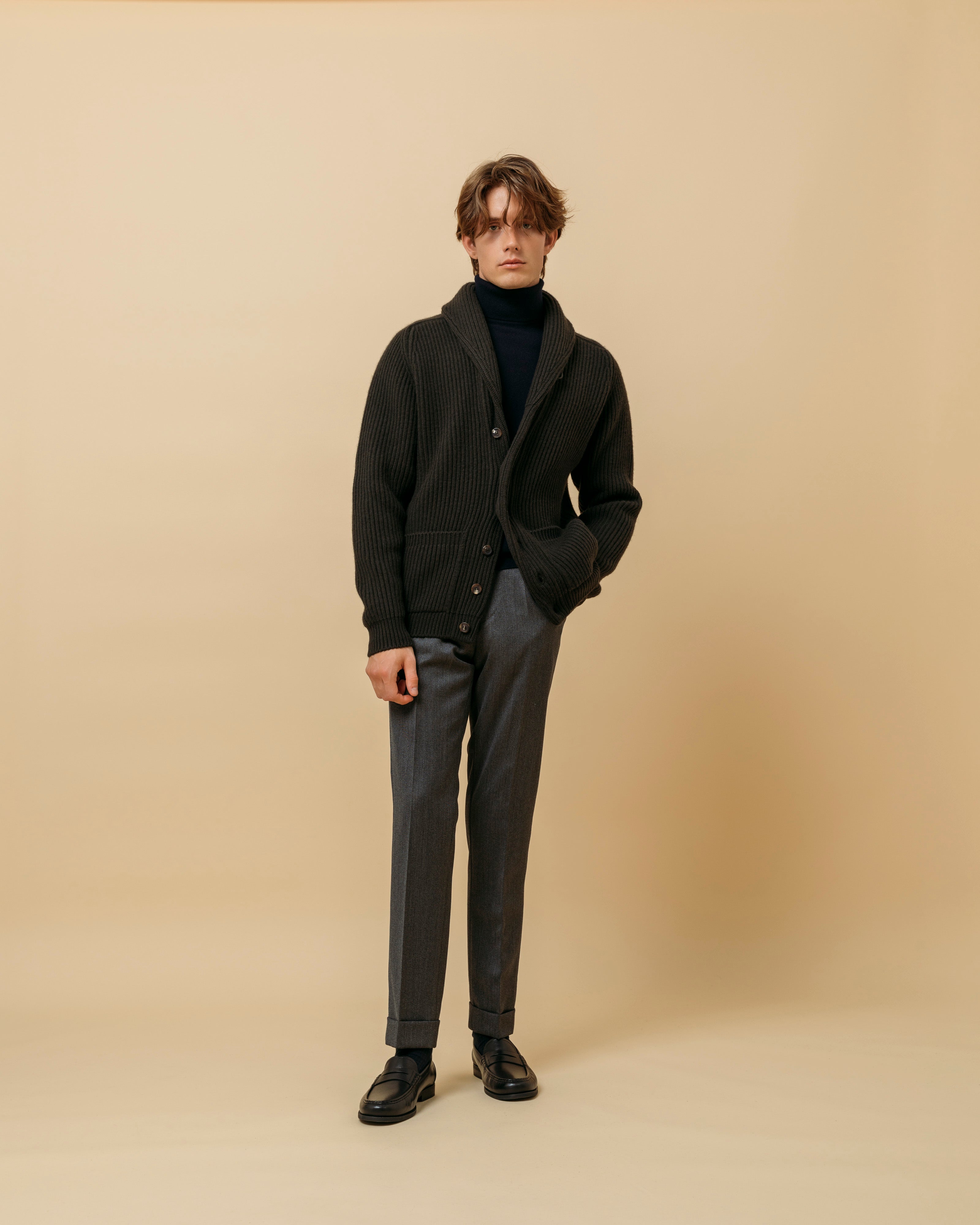 ダークオリーブのカシミアショールカラーカーディガン