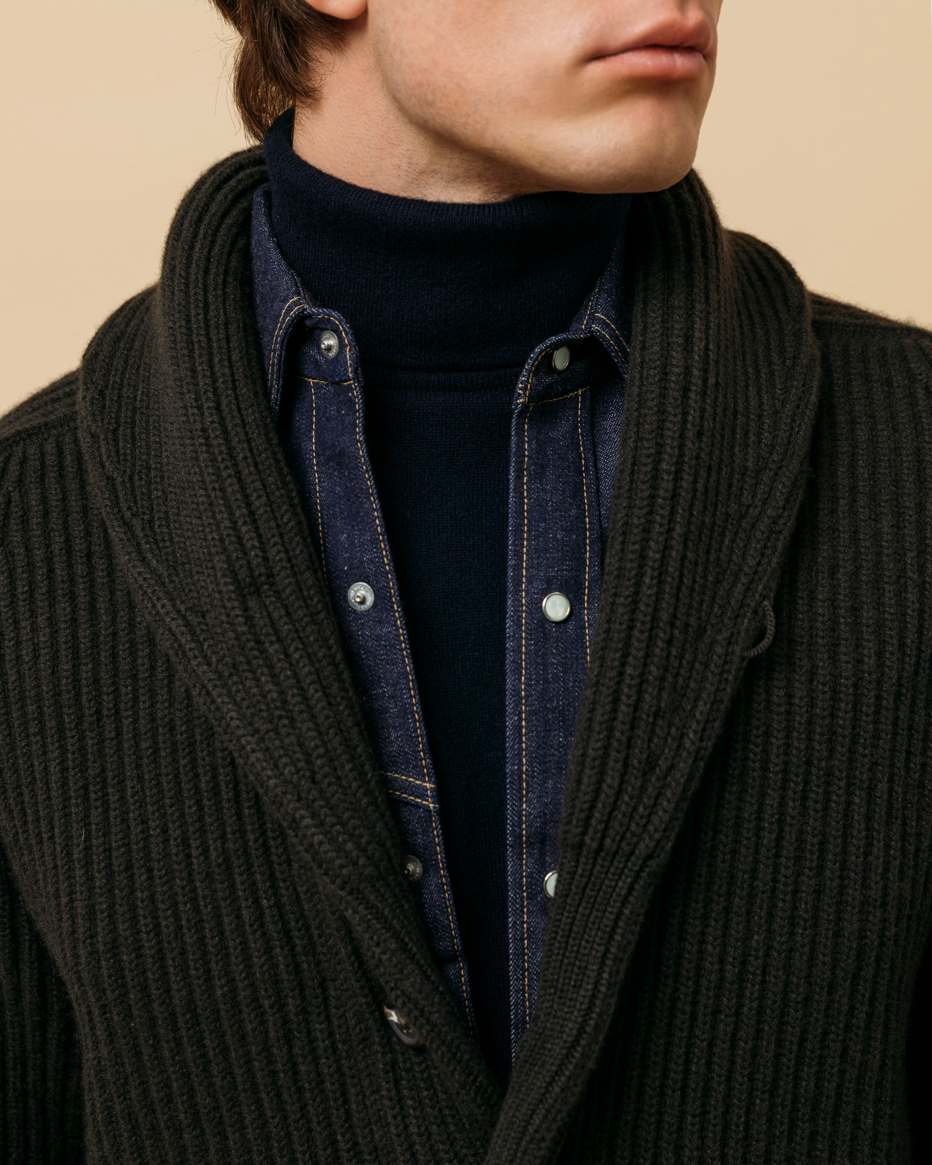 ダークオリーブのカシミアショールカラーカーディガン