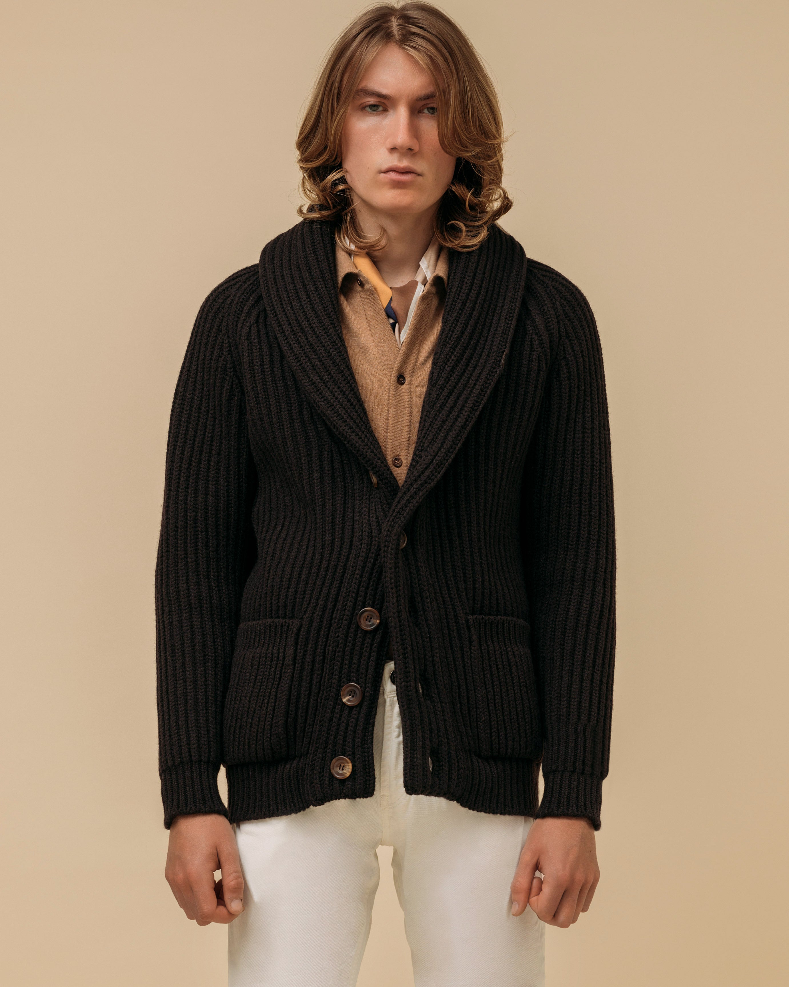 極細ラムウールのショールカラーカーディガン(ダークブラウン)