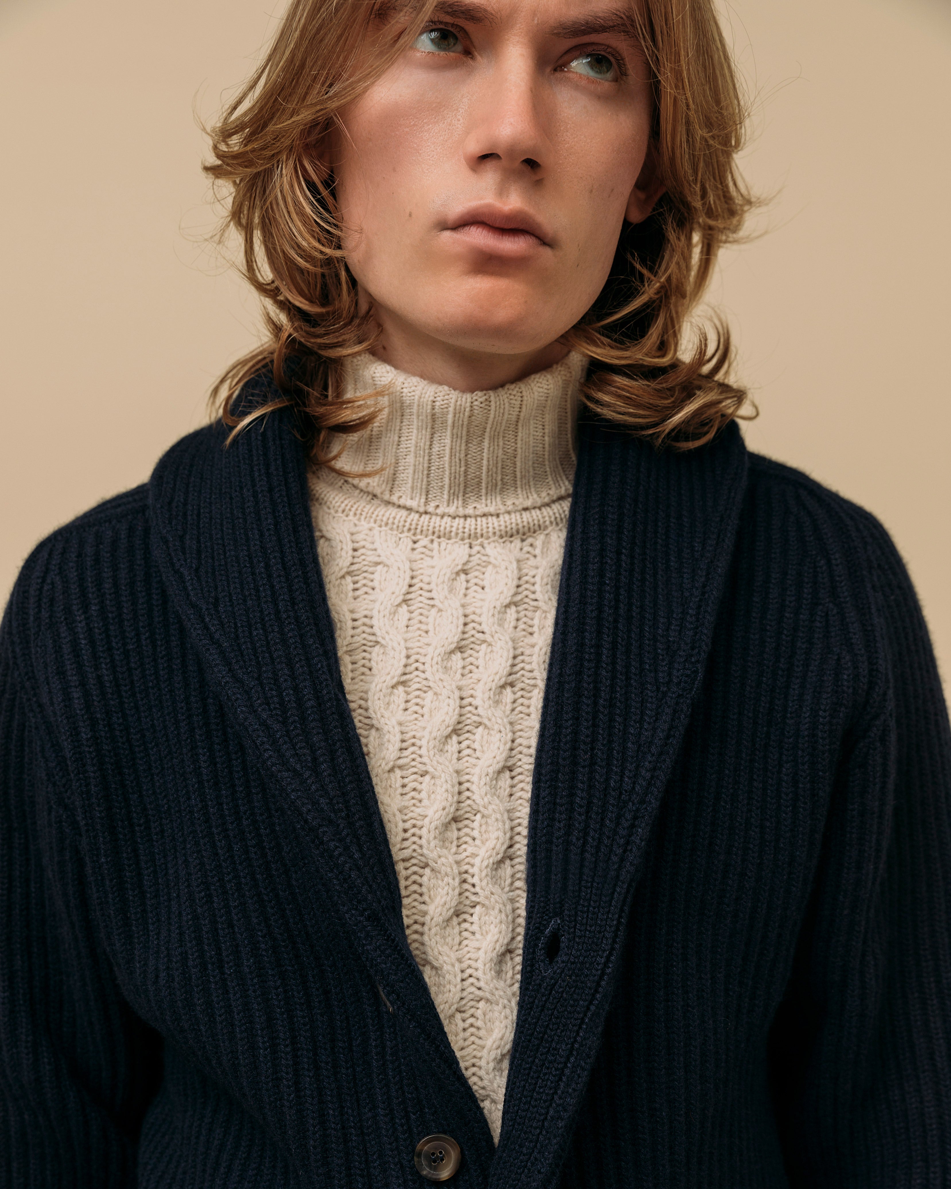 ネイビーのカシミアショールカラーカーディガン