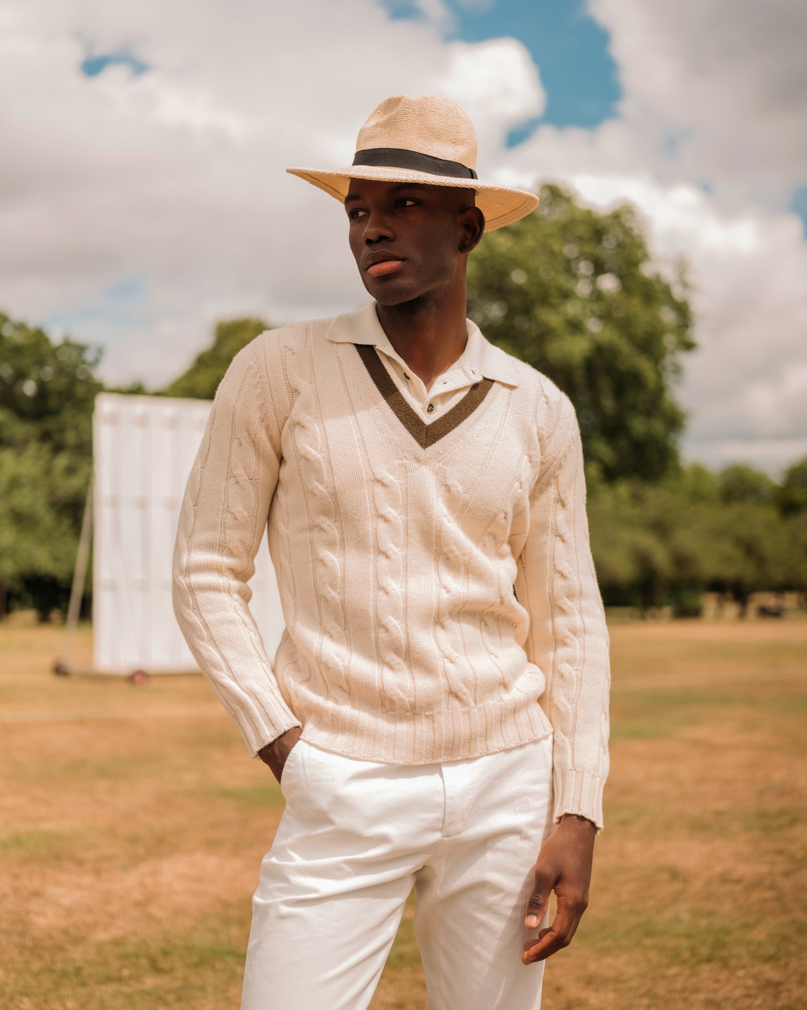 クリームとオリーブの極細ラムウールクリケットセーター