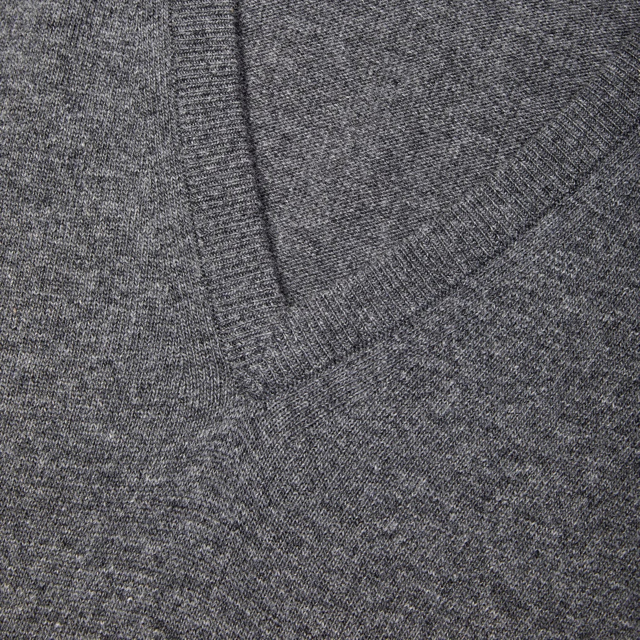 Lambswool v neck in grey