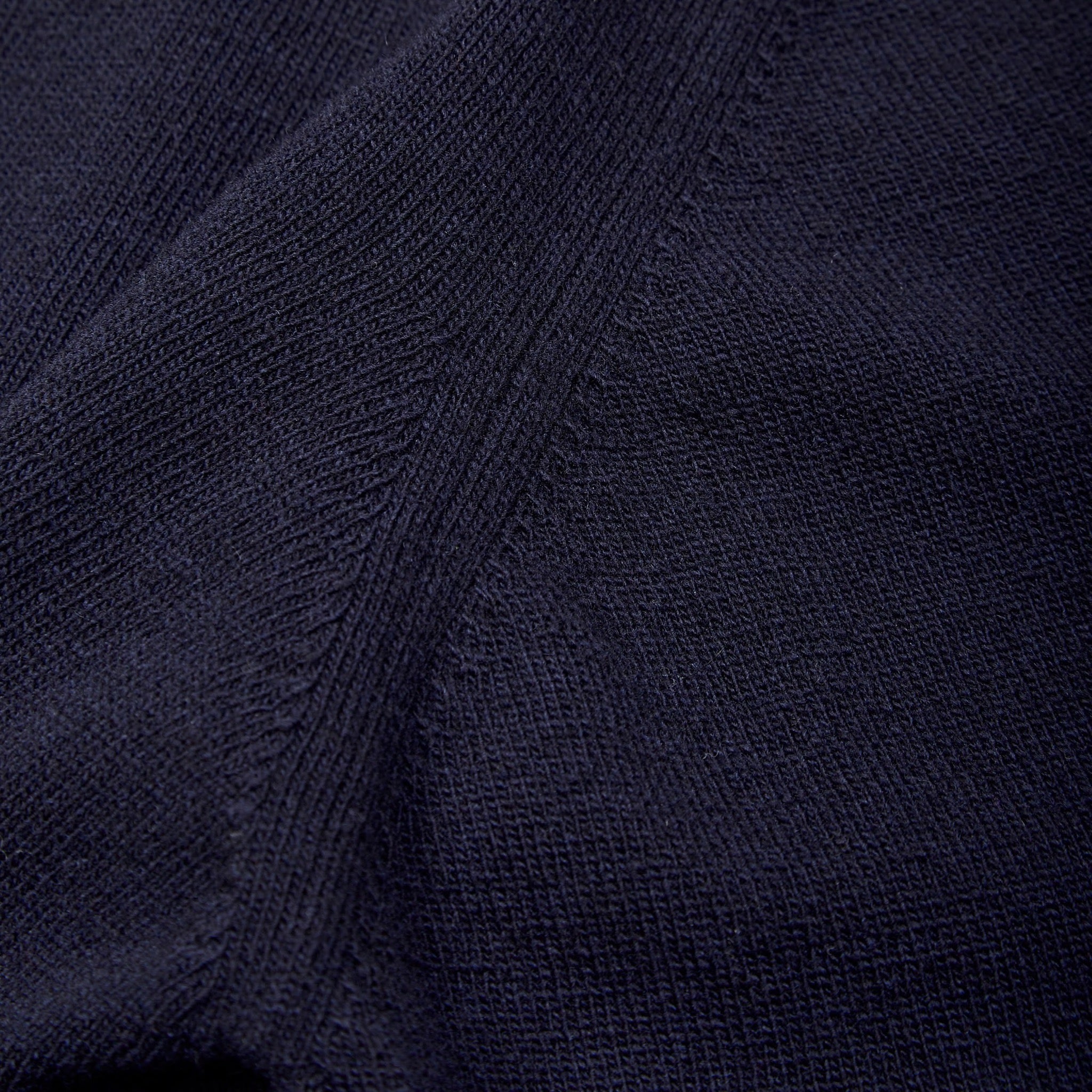 Lambswool v neck in navy
