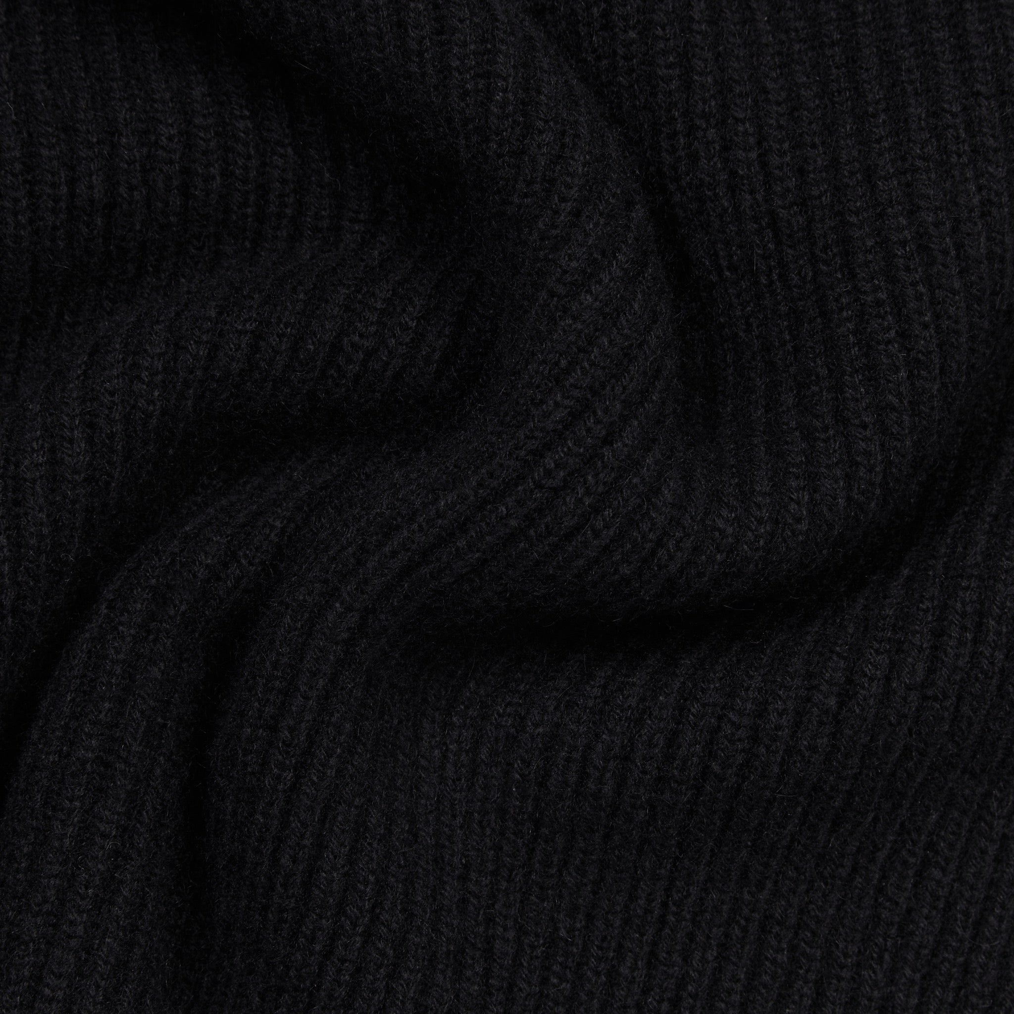 Cashmere alpine half zip sweater in black