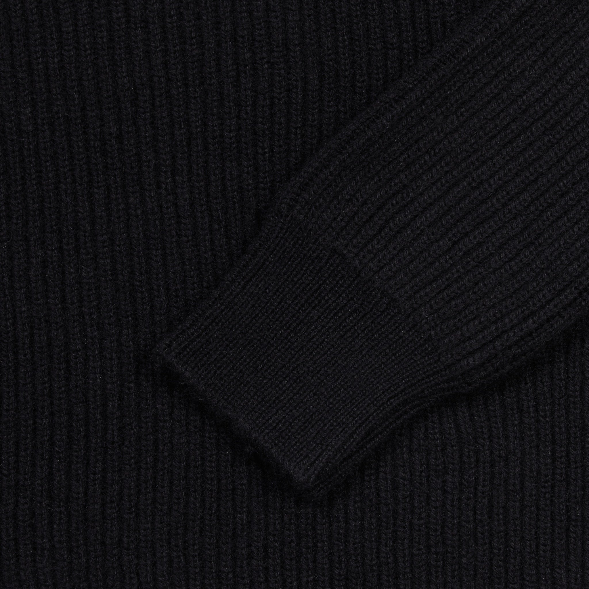 Cashmere alpine half zip sweater in black