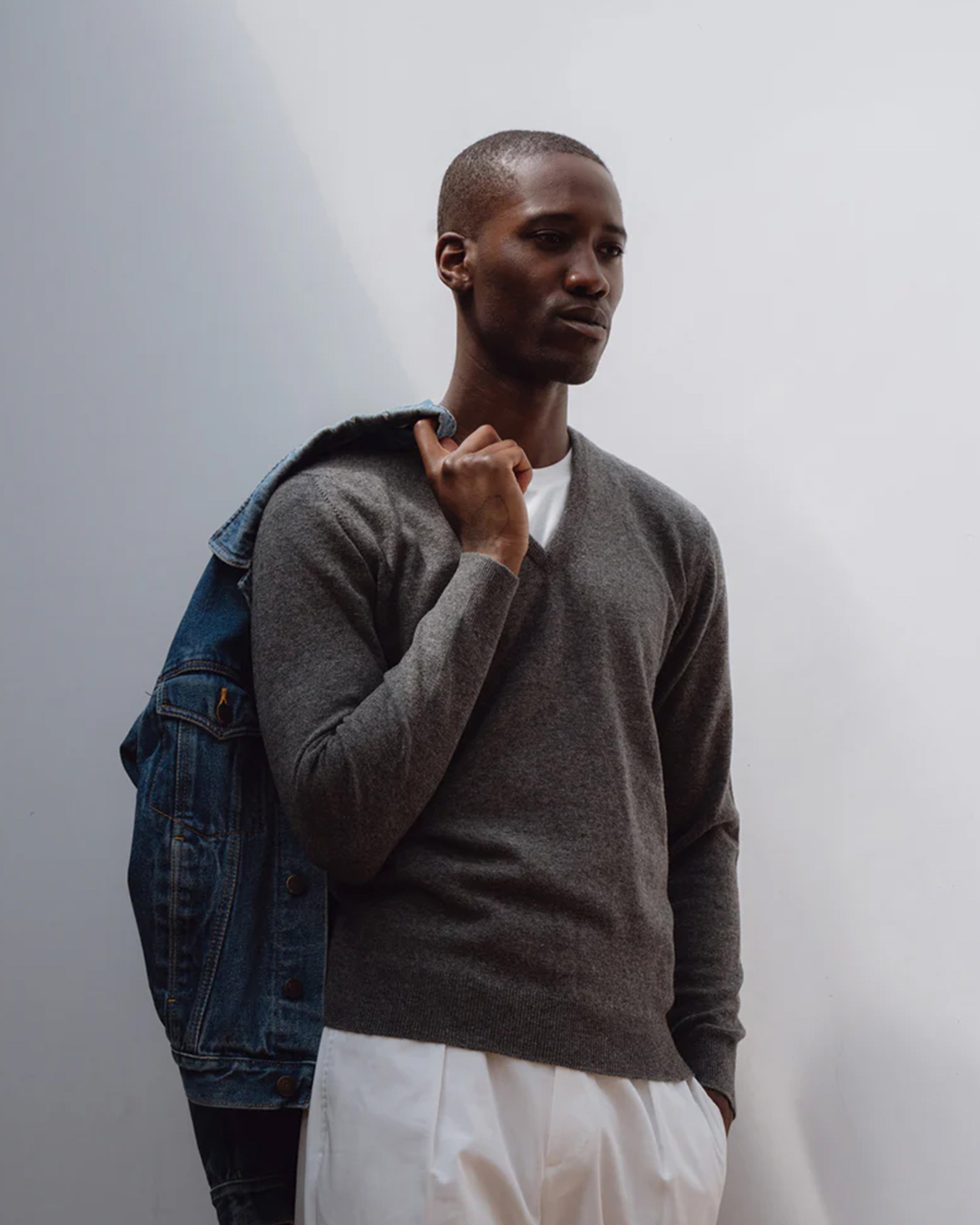 Superfine lambswool v neck in grey mélange