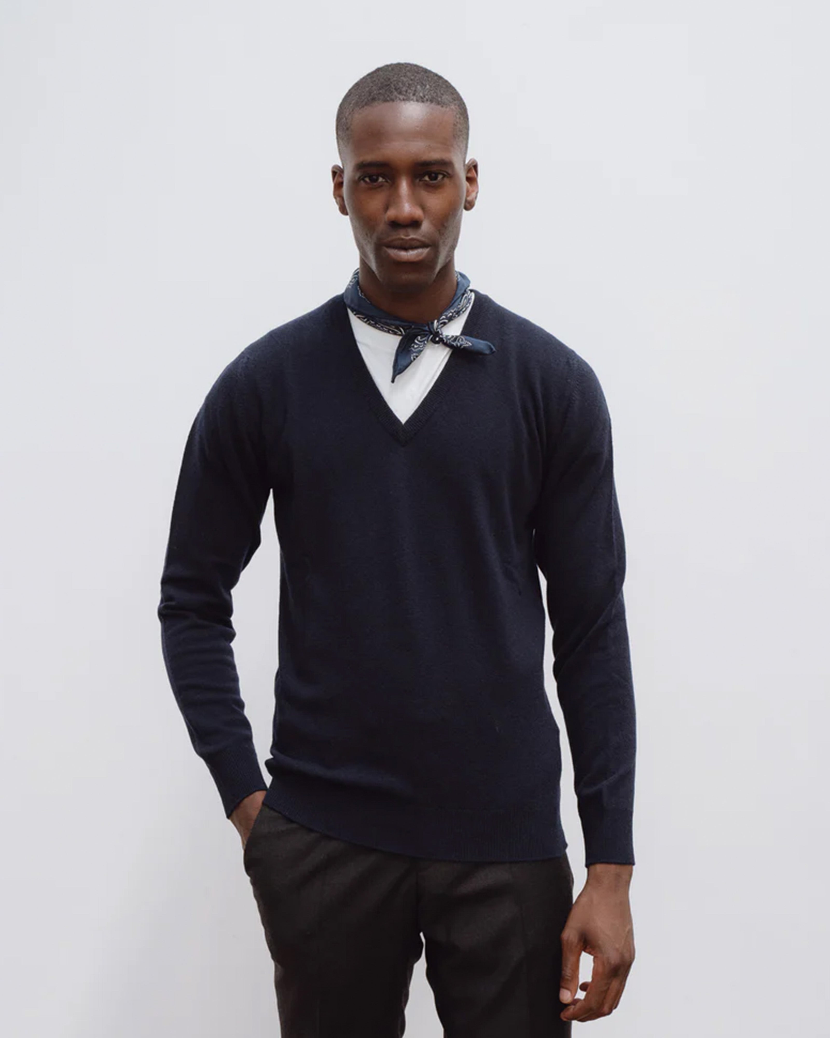 Superfine lambswool v neck in navy
