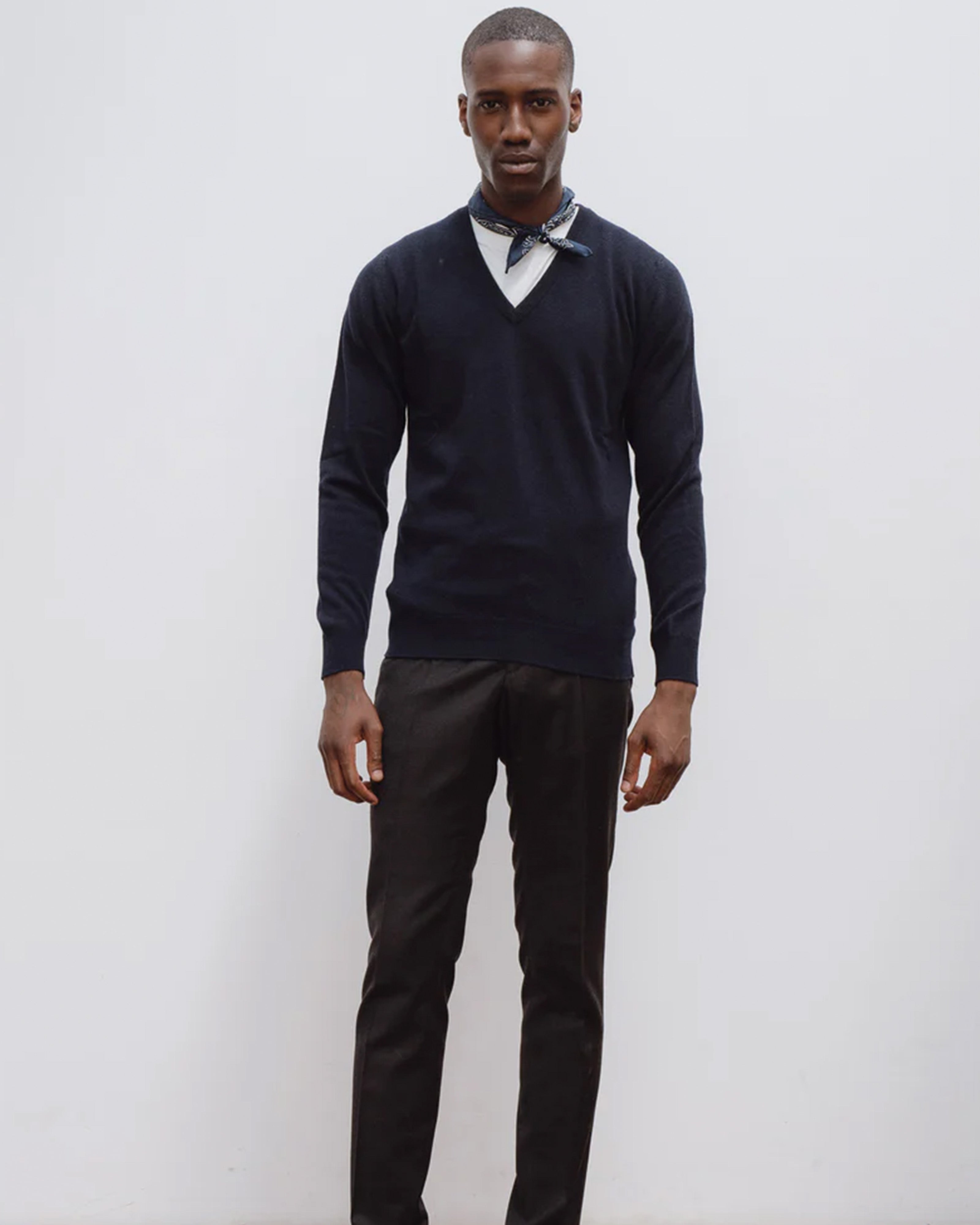 Superfine lambswool v neck in navy
