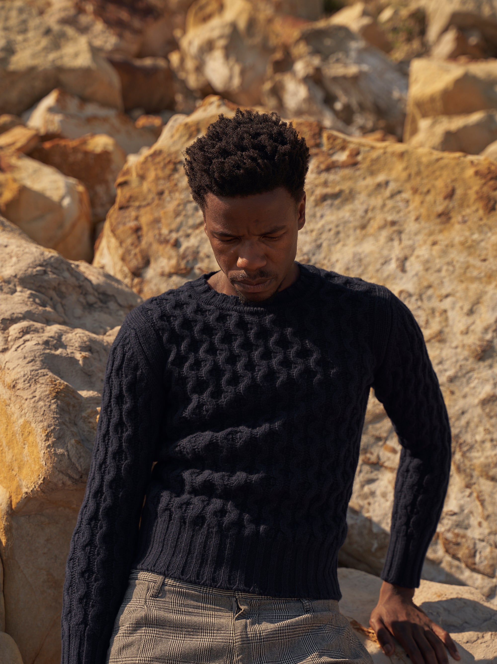 Lambswool cable knit crew neck in navy