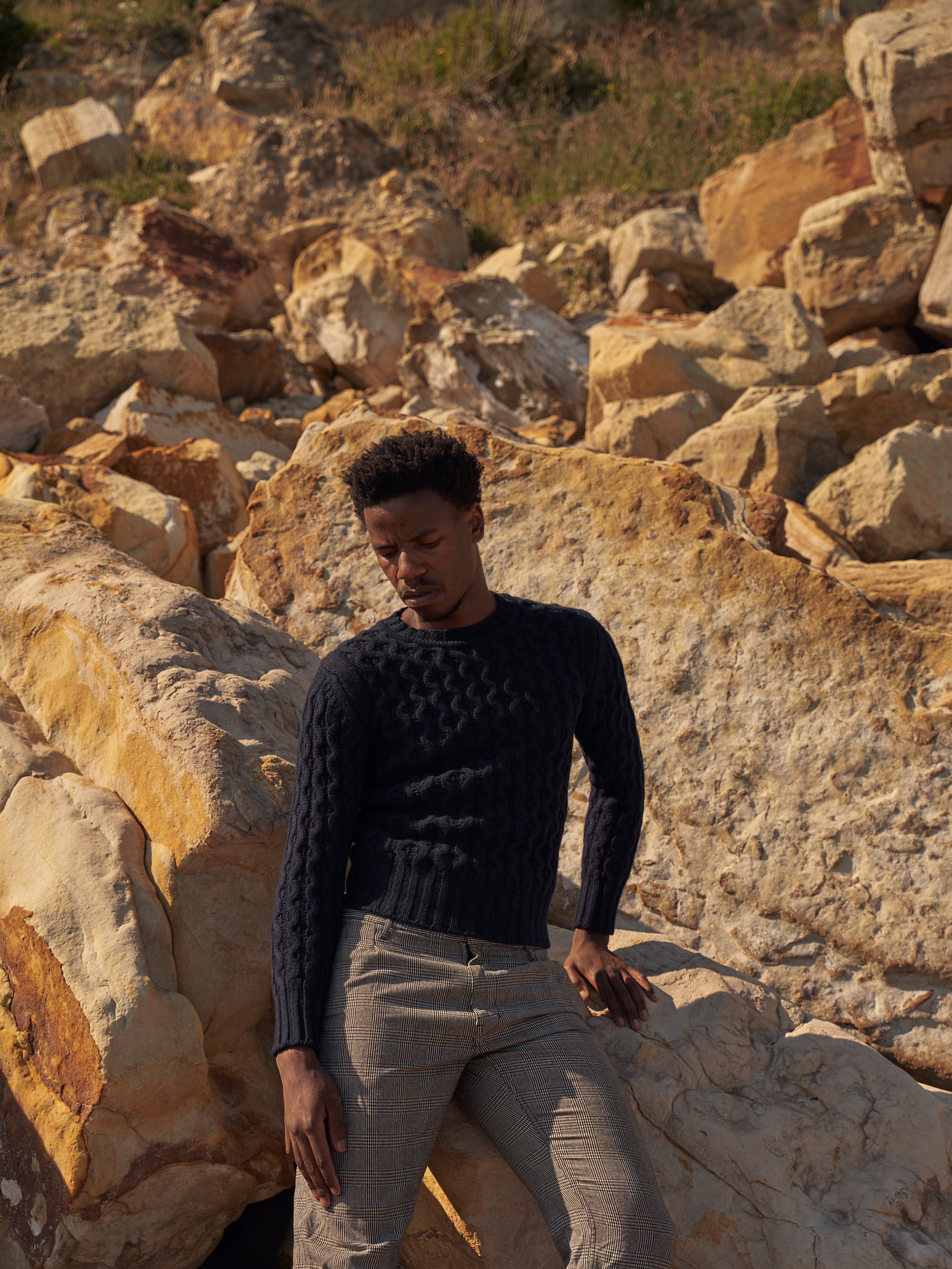 Lambswool cable knit crew neck in navy