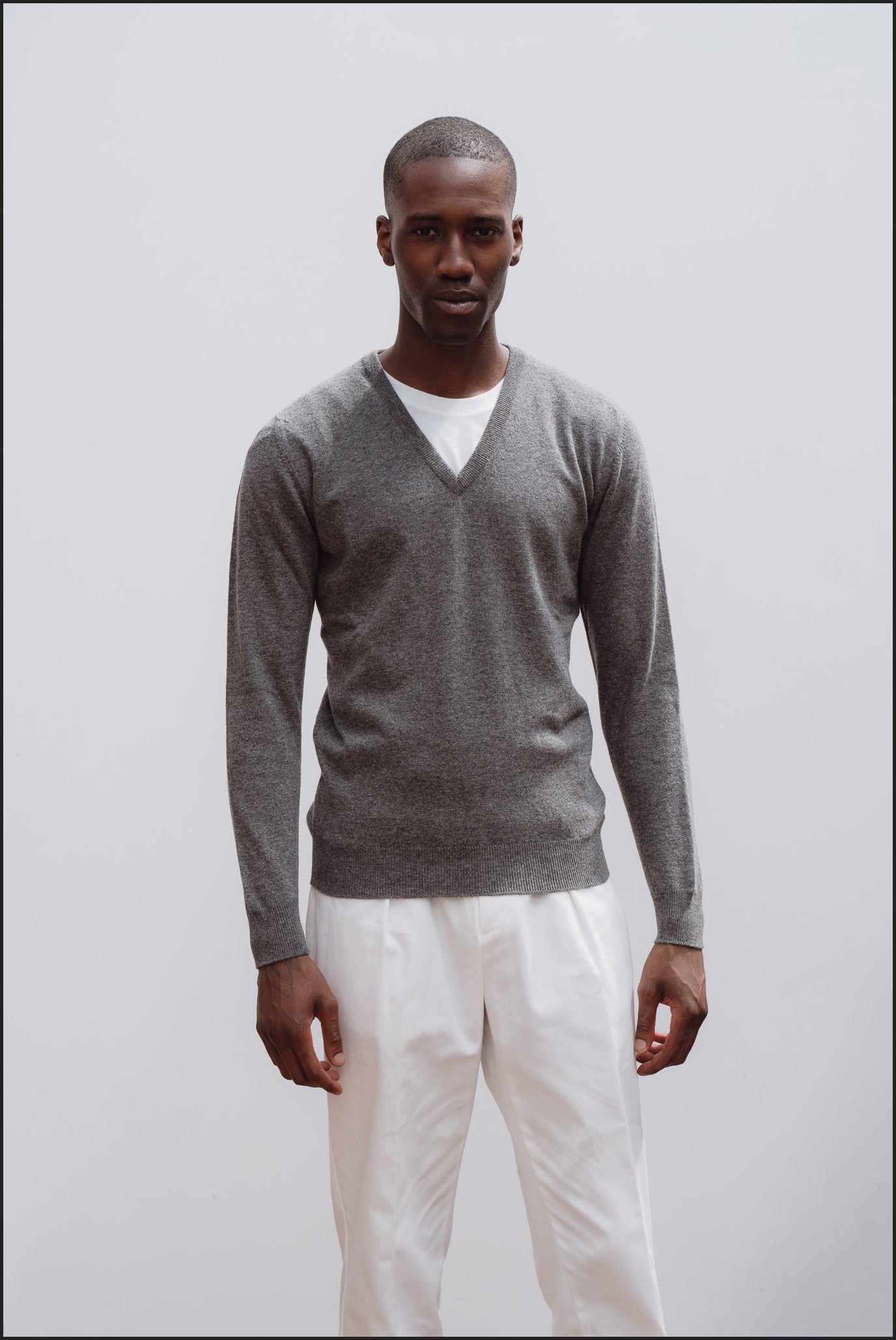 Superfine lambswool v neck in grey mélange - Colhay's