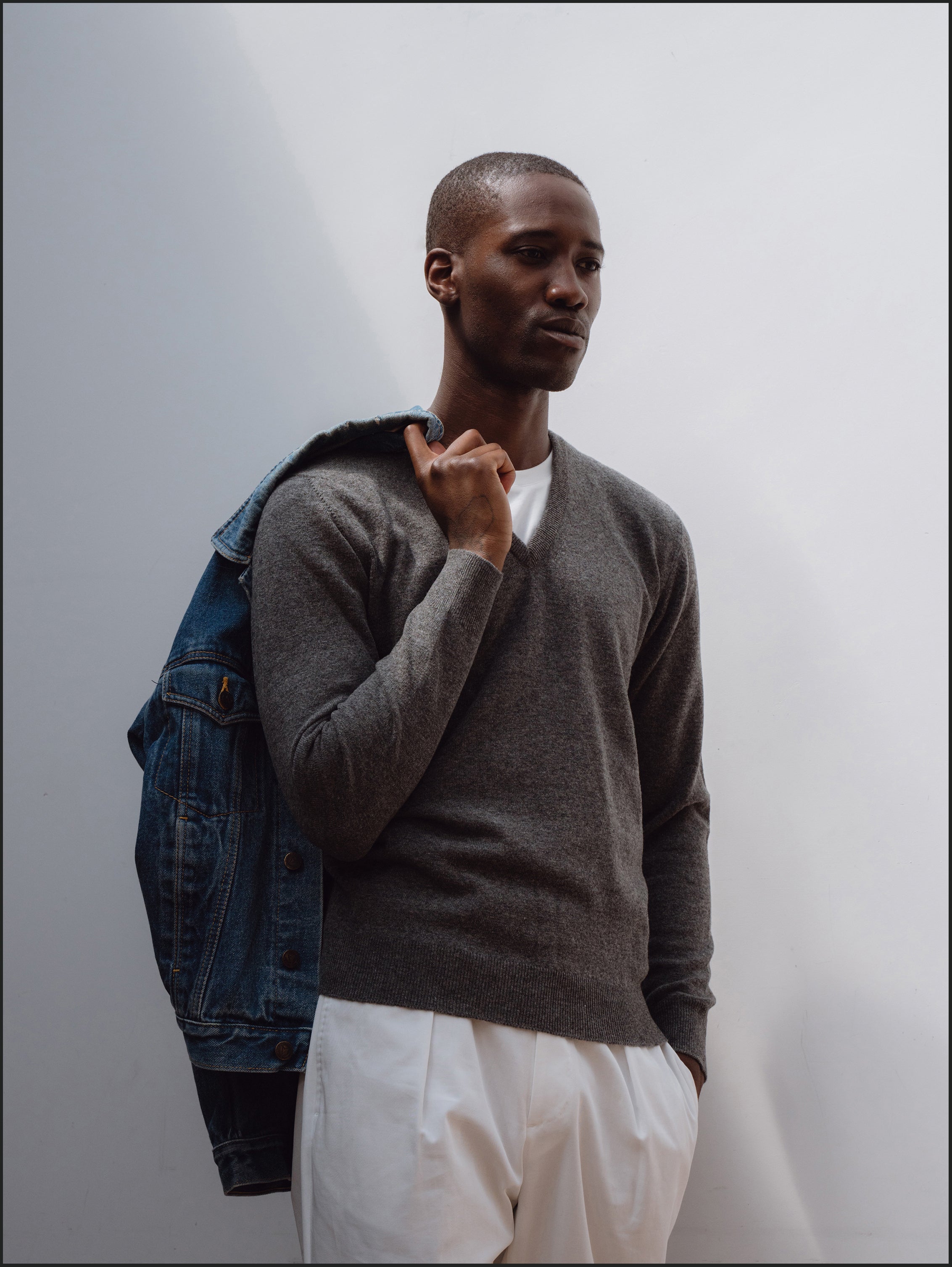 Superfine lambswool v neck in grey mélange - Colhay's