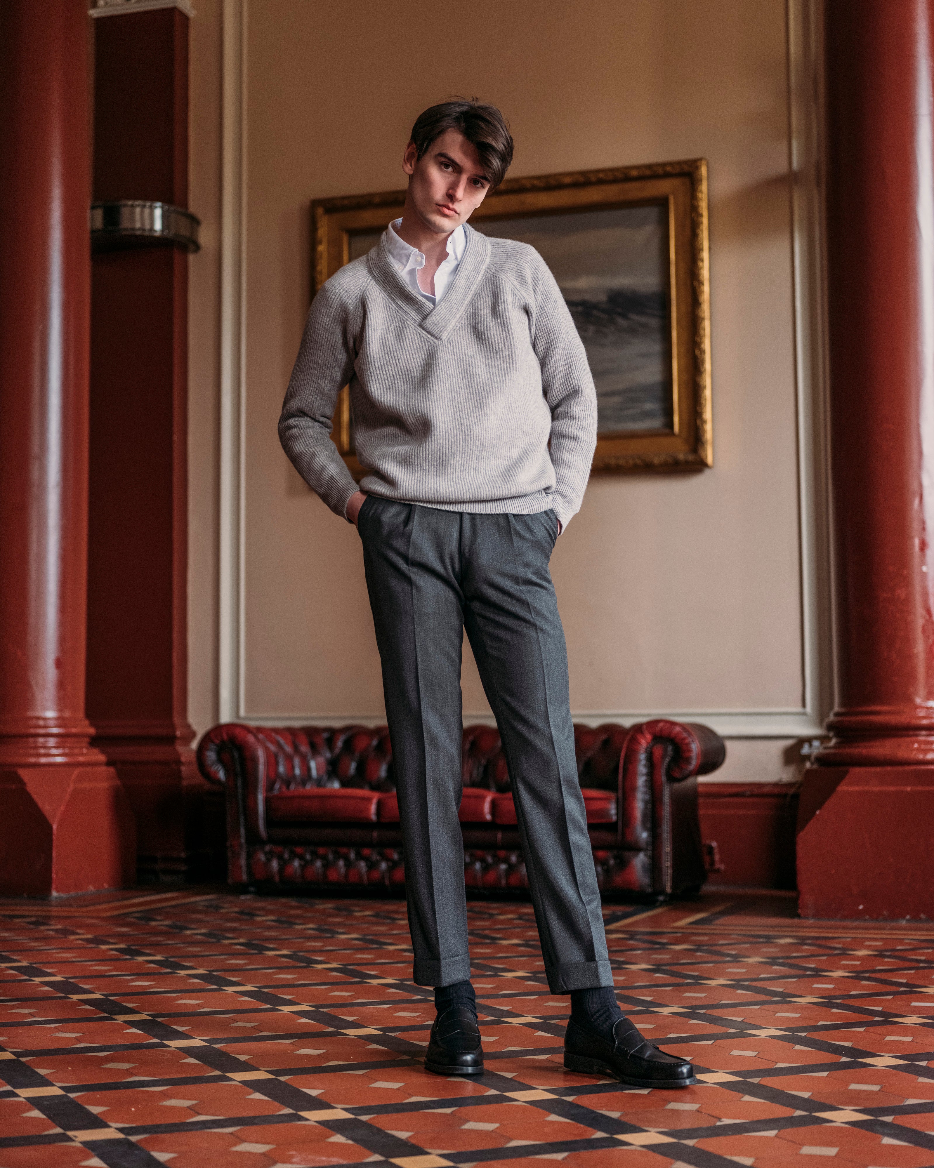 Cashmere linen ivy v neck in light grey