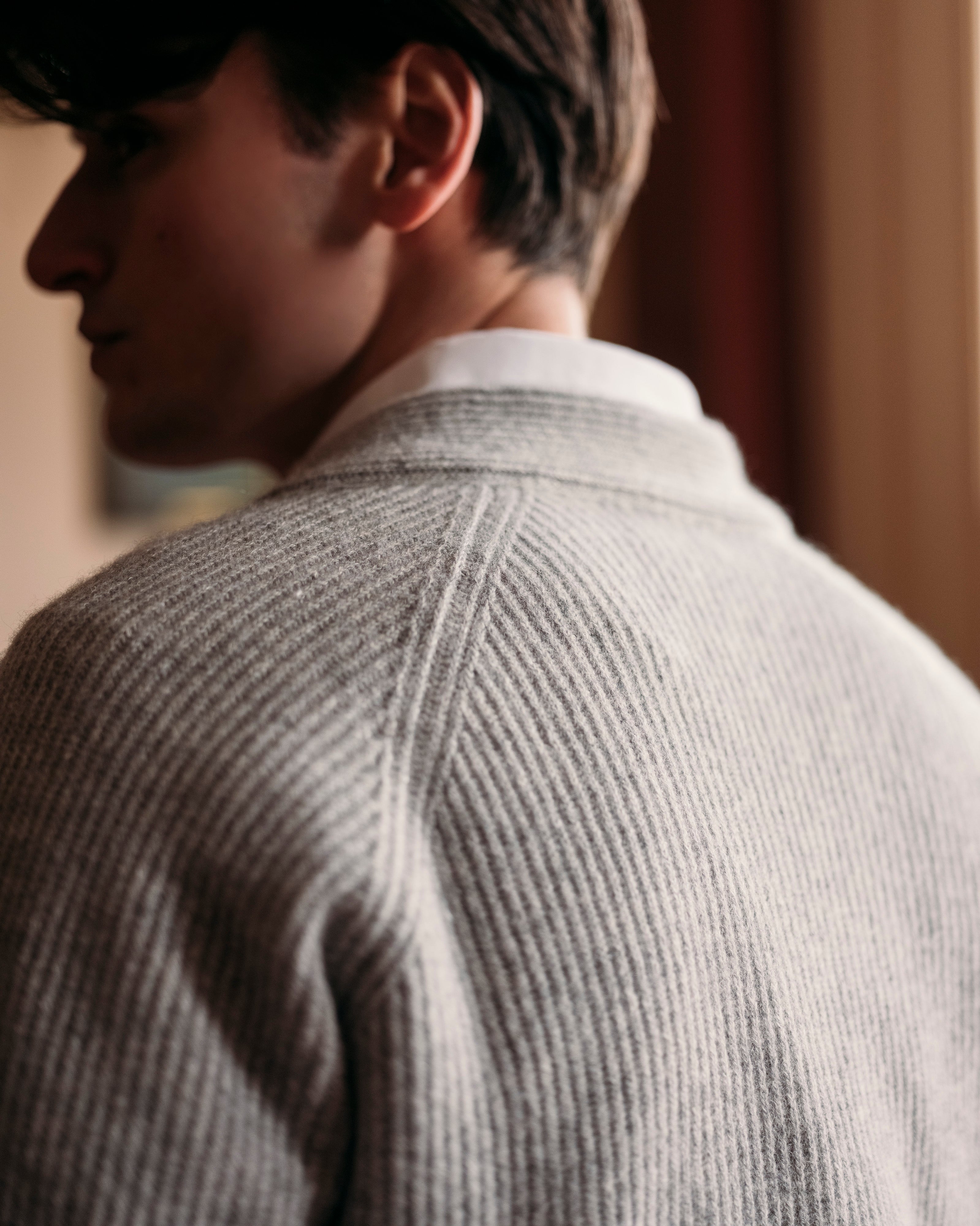 Cashmere linen ivy v neck in light grey