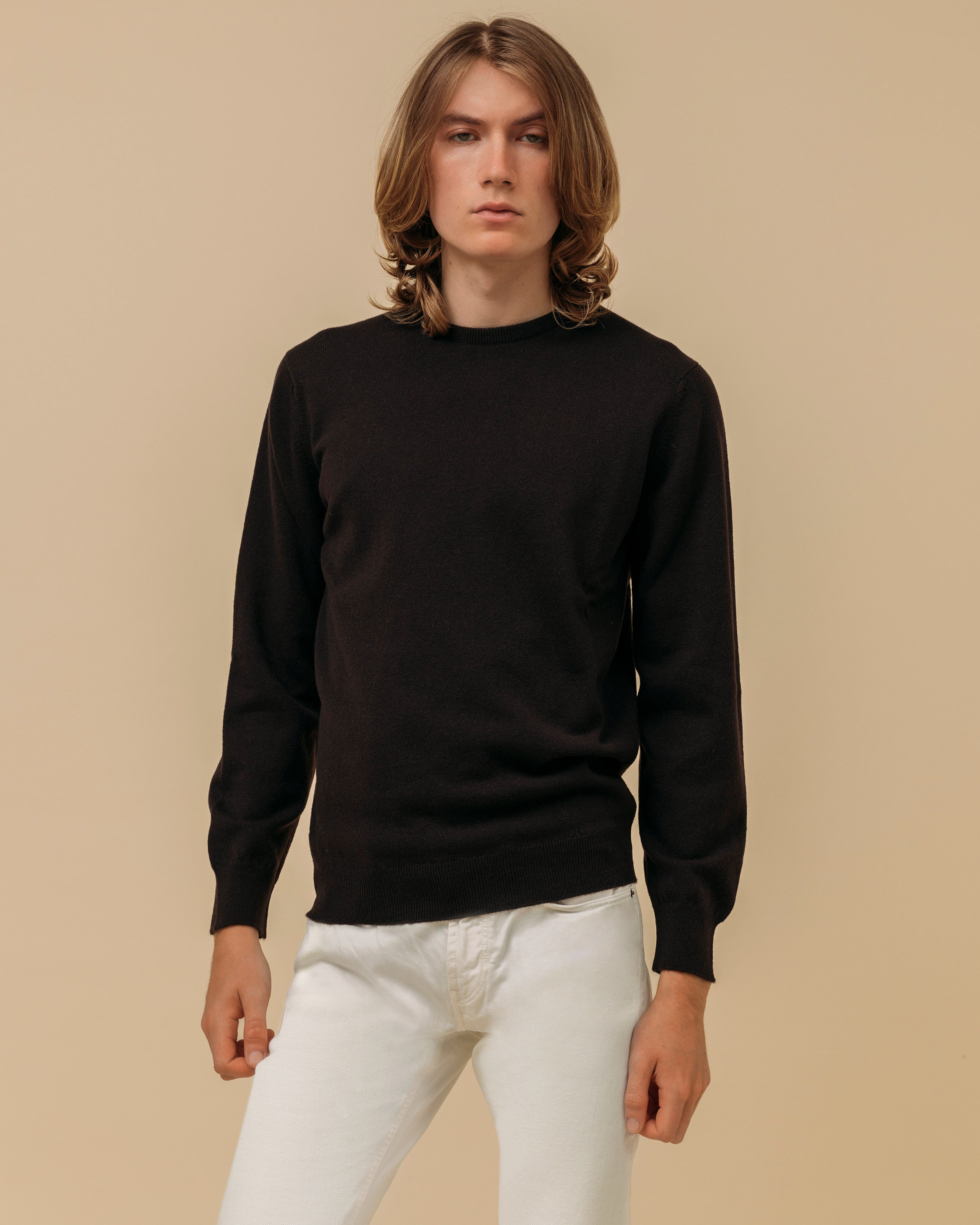 Cashmere crew neck in dark brown