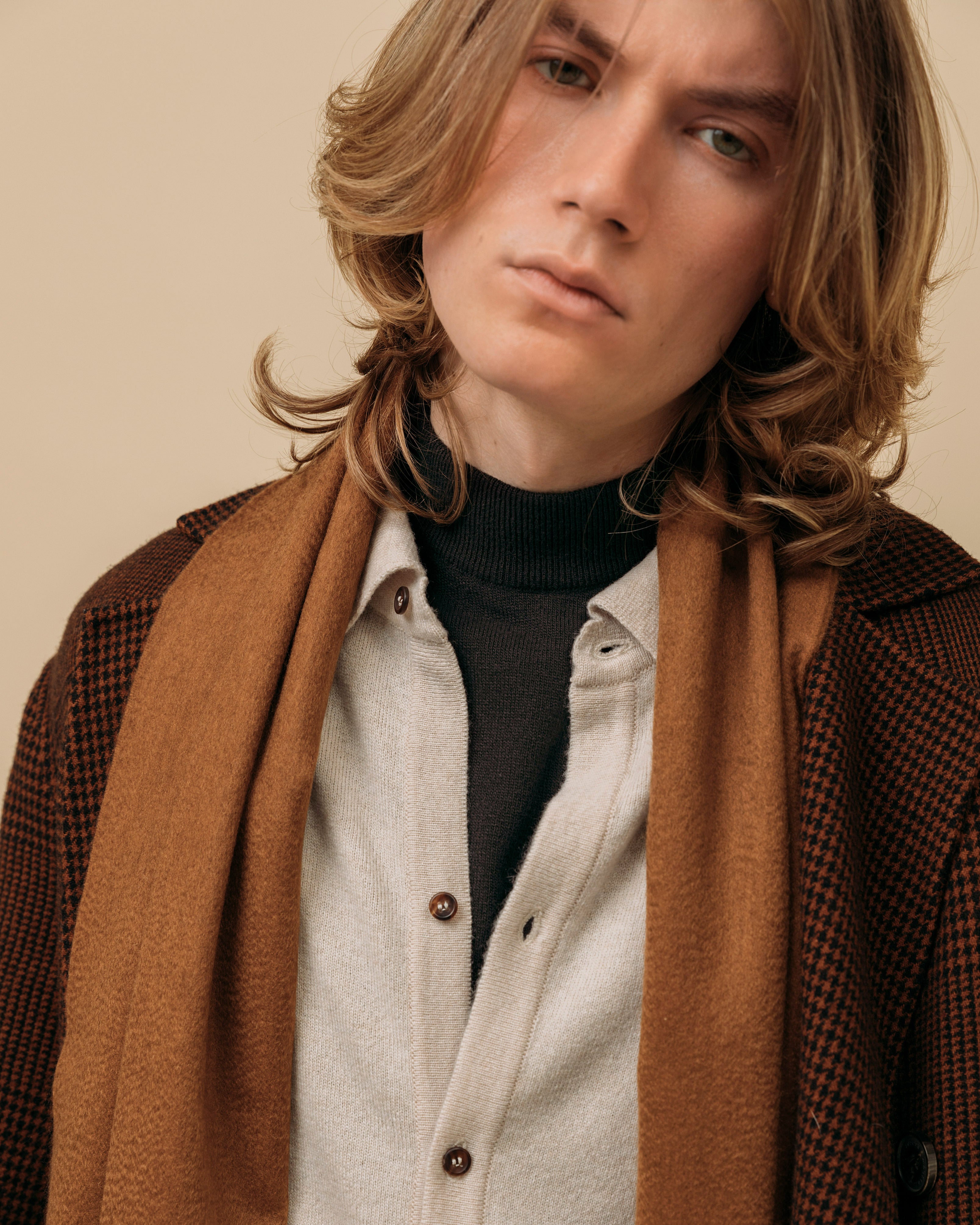 Woven cashmere scarf in cognac