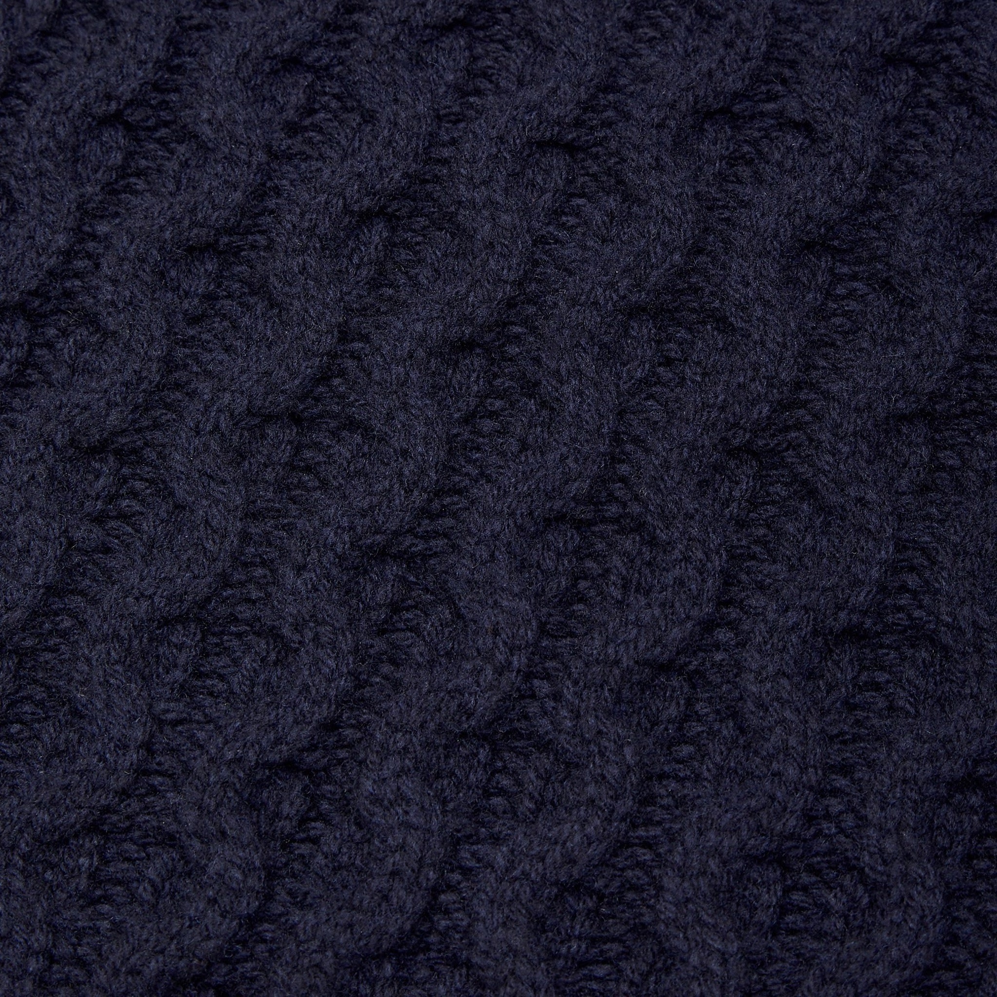 Lambswool cable knit crew neck in navy